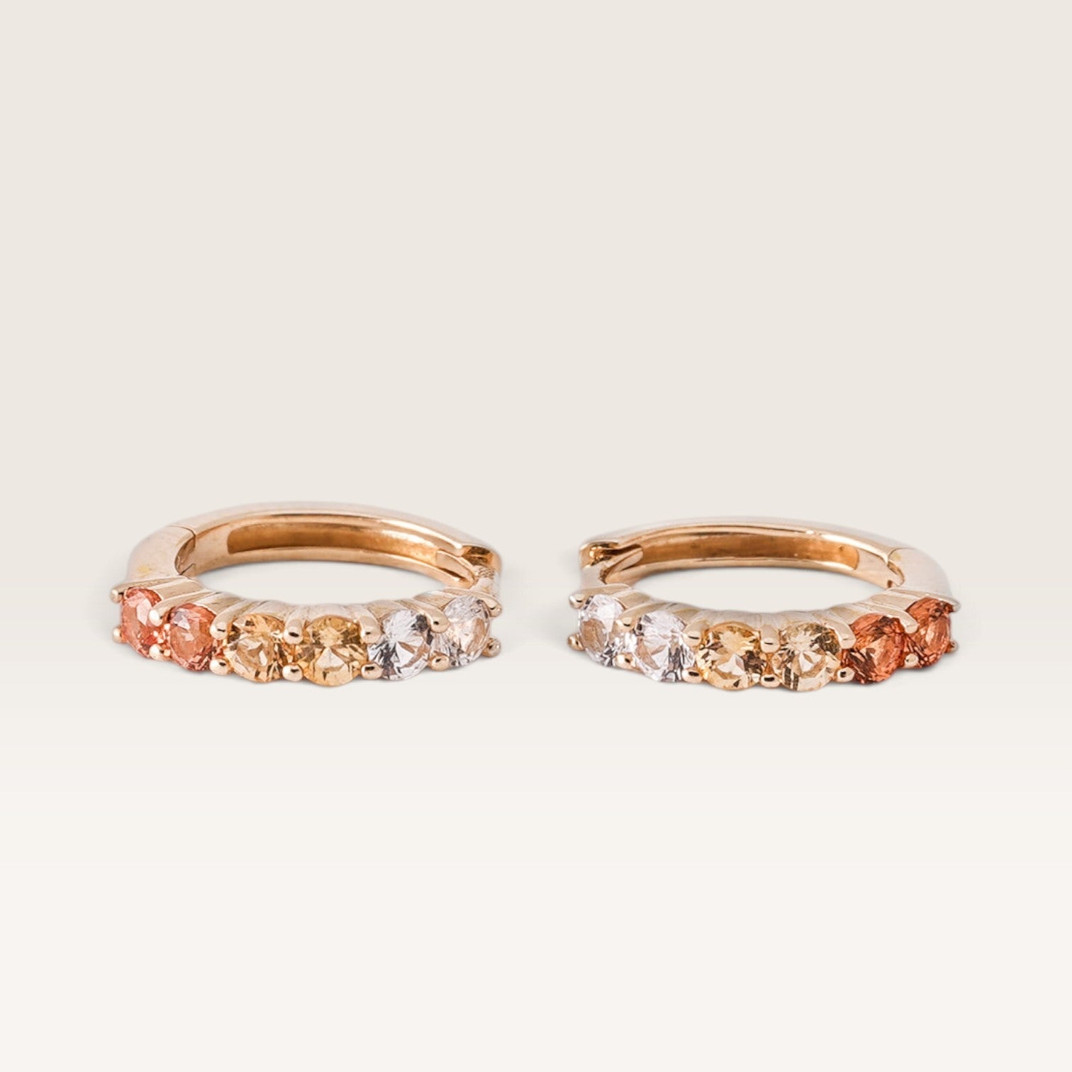 Aureline | 14K Meerkleurige Saffier & Kristal Pavé Huggies - Menina Amsterdam
