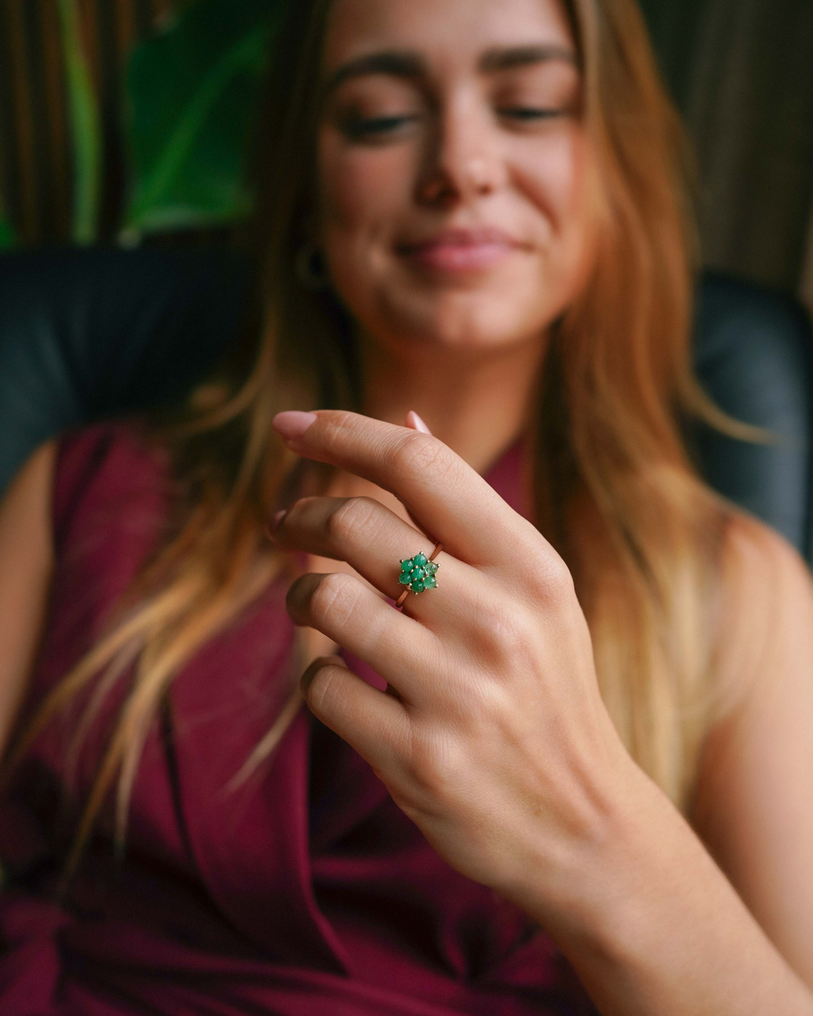 Esmeralda | Vintage Cabochon Smaragd Cluster Ring
