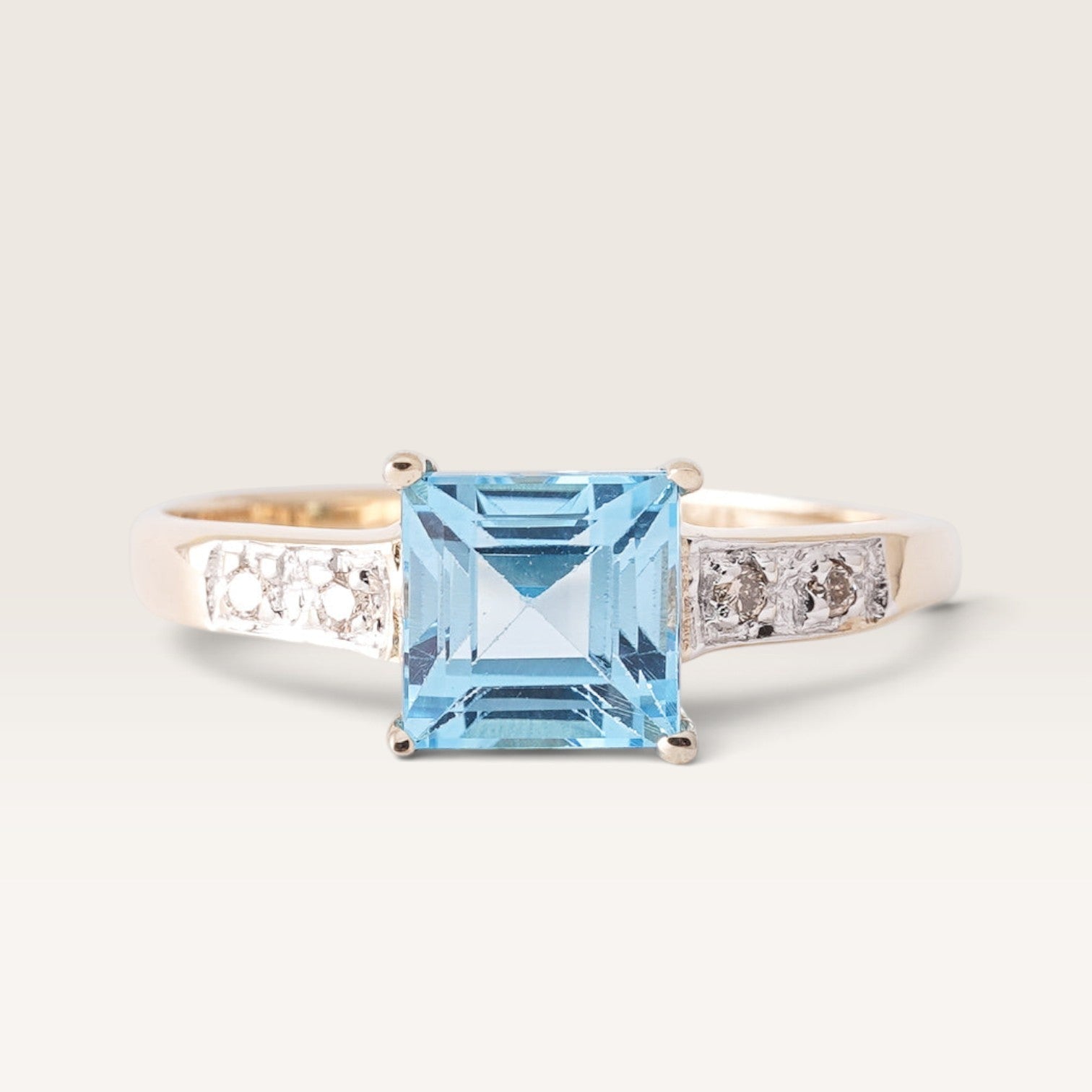 Cyra | Vintage Topaas Solitaire & Diamant Details Ring - Menina Amsterdam