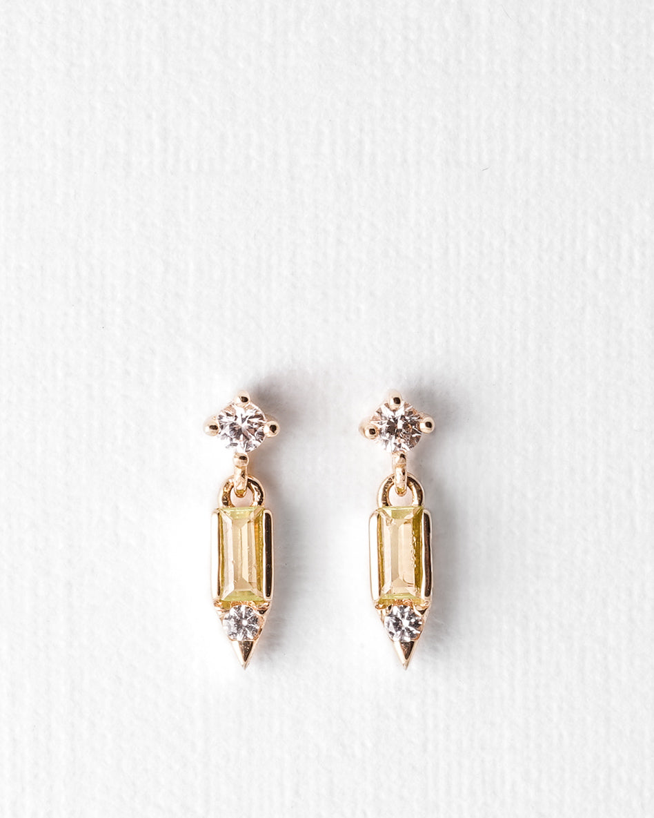 Opheliane | 14K Olivijn & Witte Saffier Baguette Drop Studs