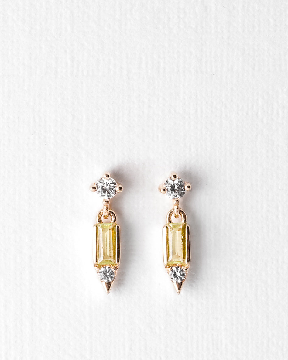 Opheliane | 14K Olivijn & Witte Saffier Baguette Drop Studs