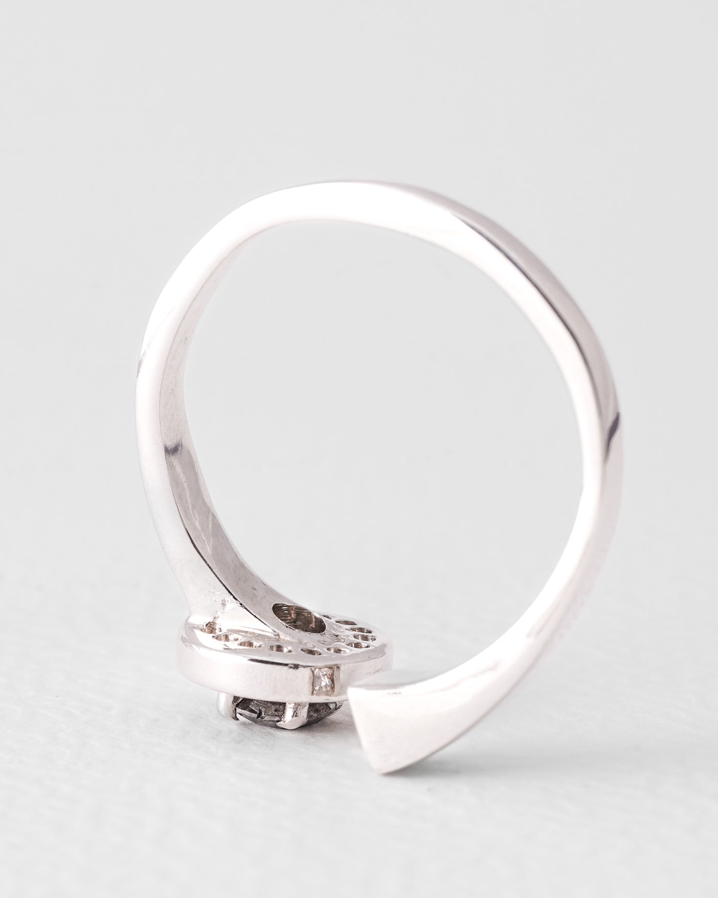 Zaralien | 14K White Gold Brilliant (0.55ct) & Sapphire Ring