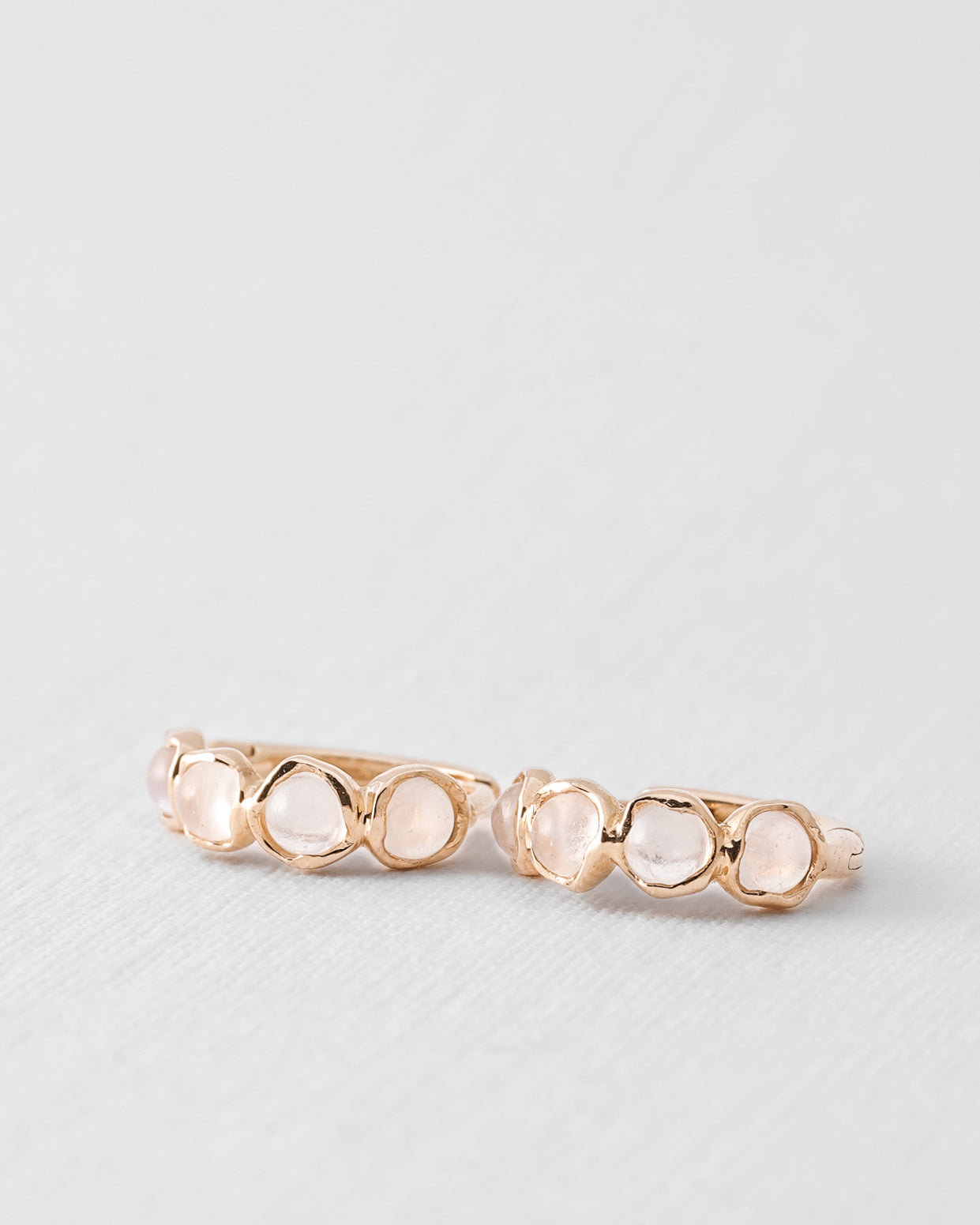 Nerida | 14K Maansteen Huggies