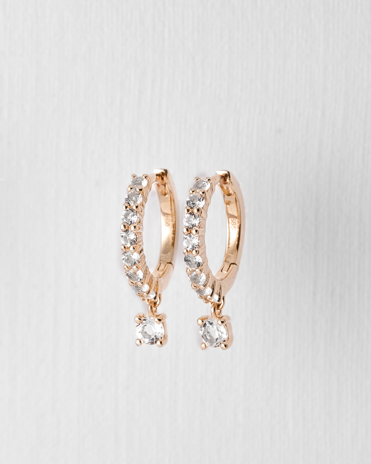 Janet | 14K Witte Topaas Pavé Hanger Huggies