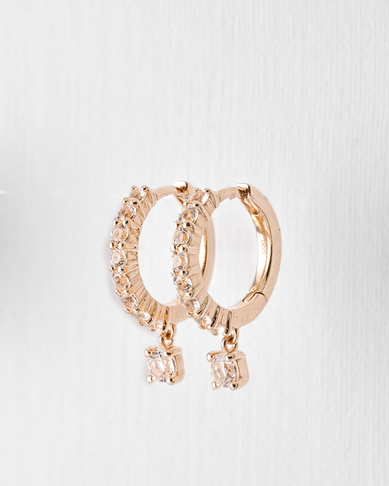 Janet | 14K Witte Topaas Pavé Hanger Huggies