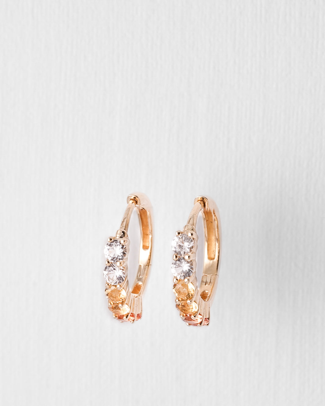 Aureline | 14K Meerkleurige Saffier & Kristal Pavé Huggies