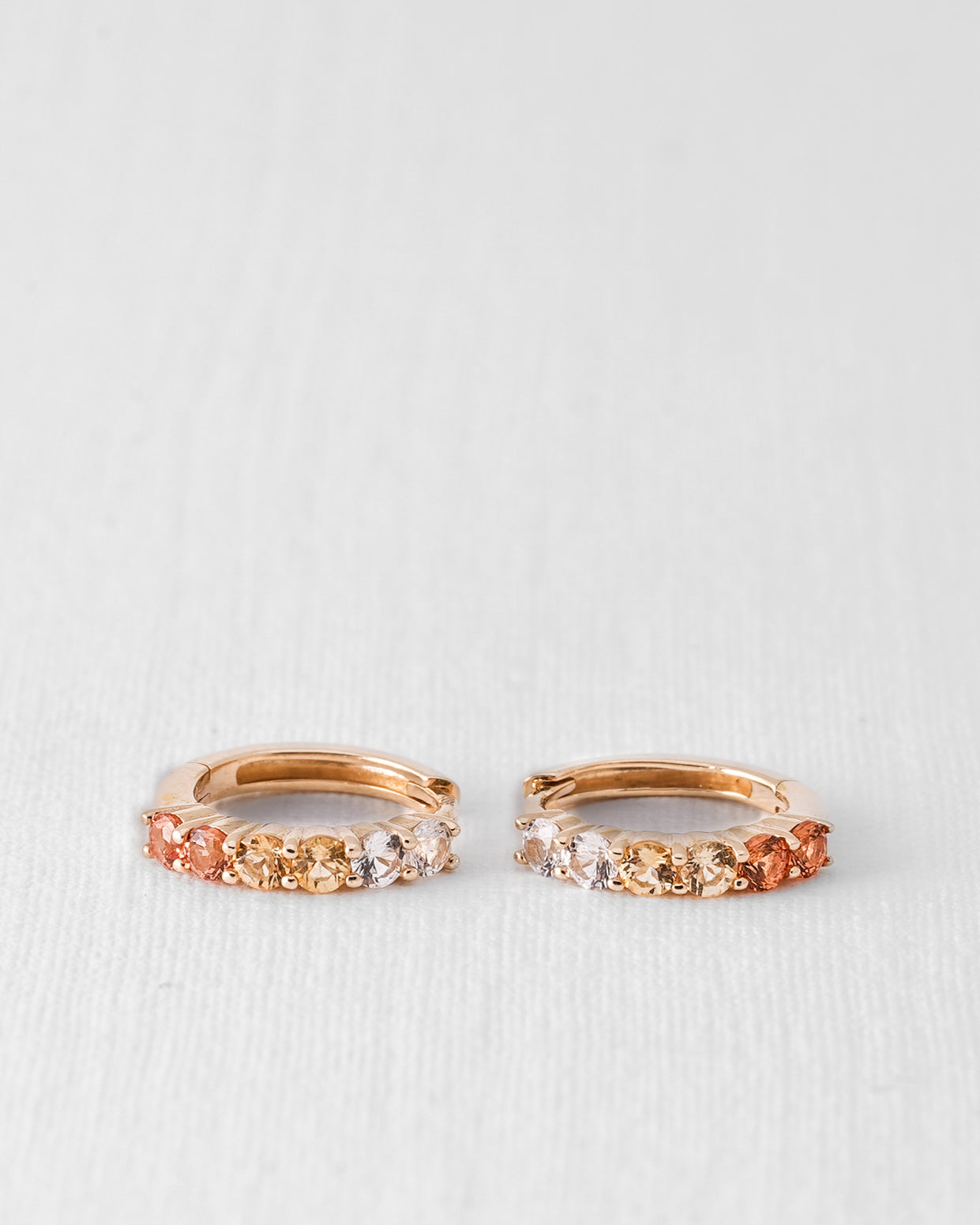 Aureline | 14K Meerkleurige Saffier & Kristal Pavé Huggies