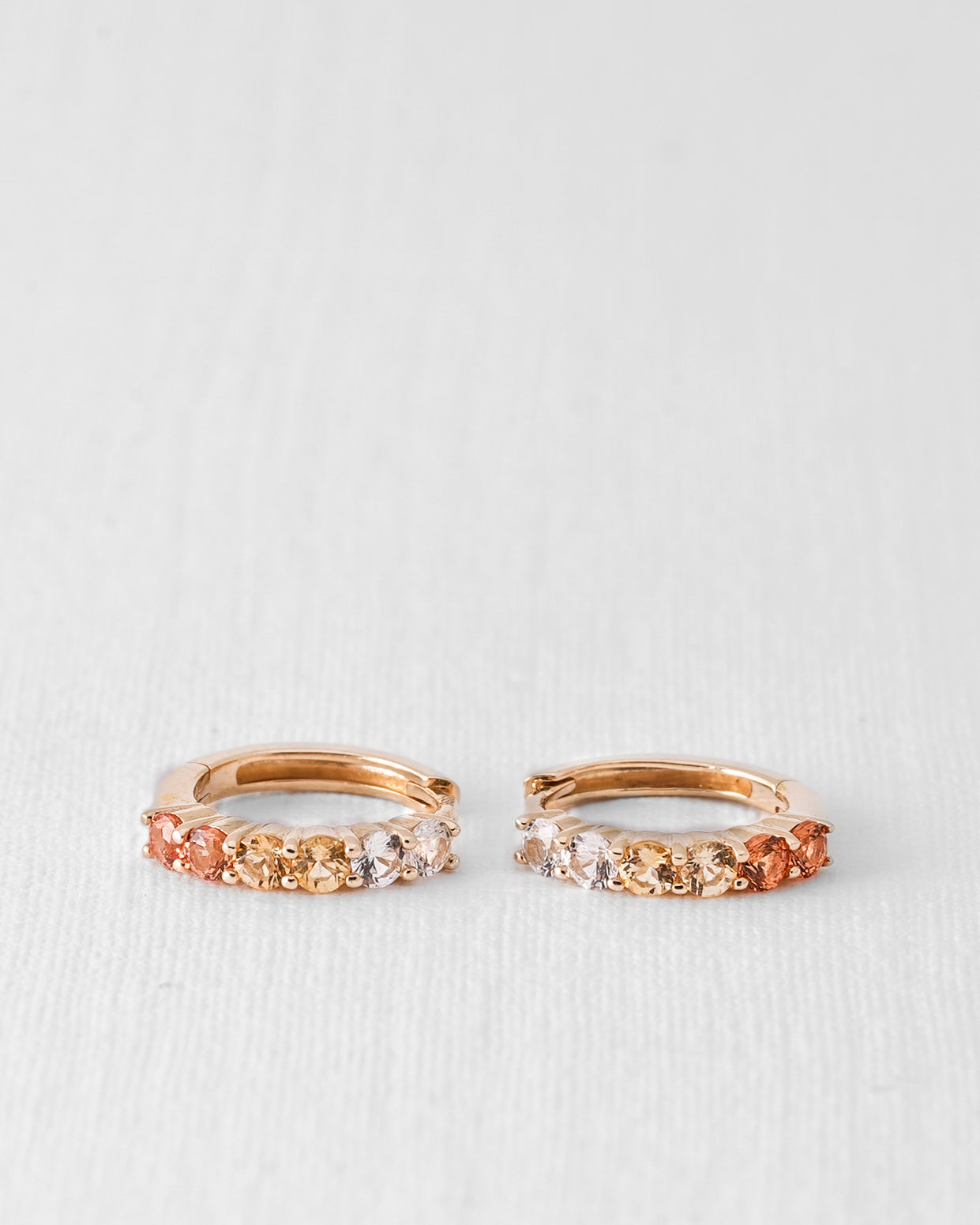 Aureline | 14K Meerkleurige Saffier & Kristal Pavé Huggies