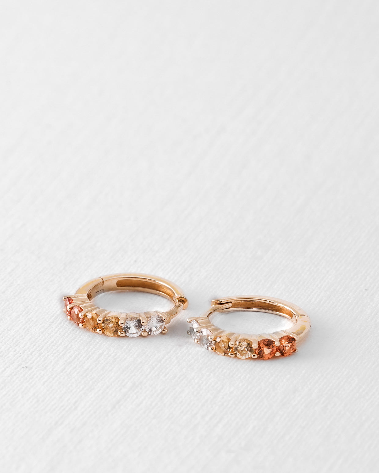 Aureline | 14K Meerkleurige Saffier & Kristal Pavé Huggies