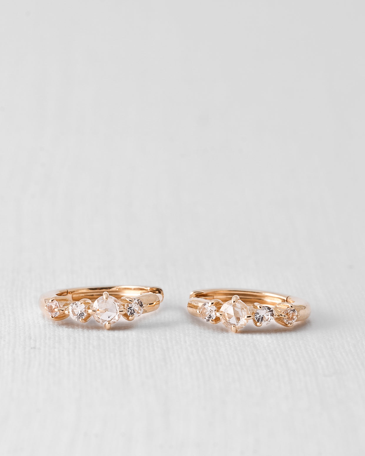 Elisa | 14K Witte Saffier Huggies