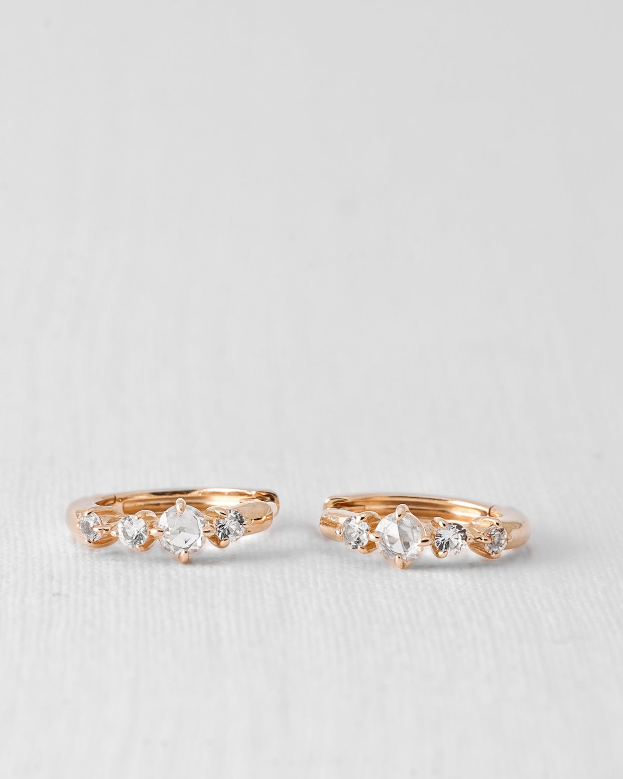 Elisa | 14K Witte Saffier Huggies