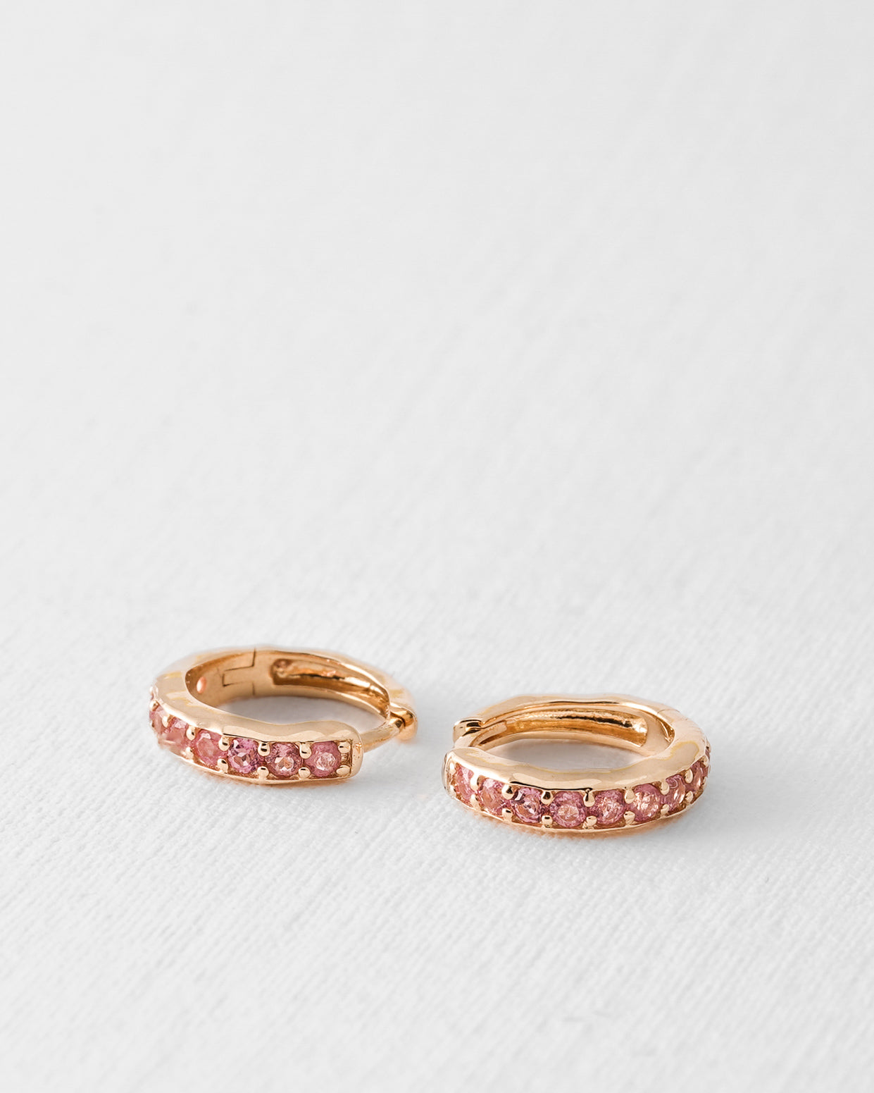 Amaris | 14K Roze Toermalijn Pavé Huggies