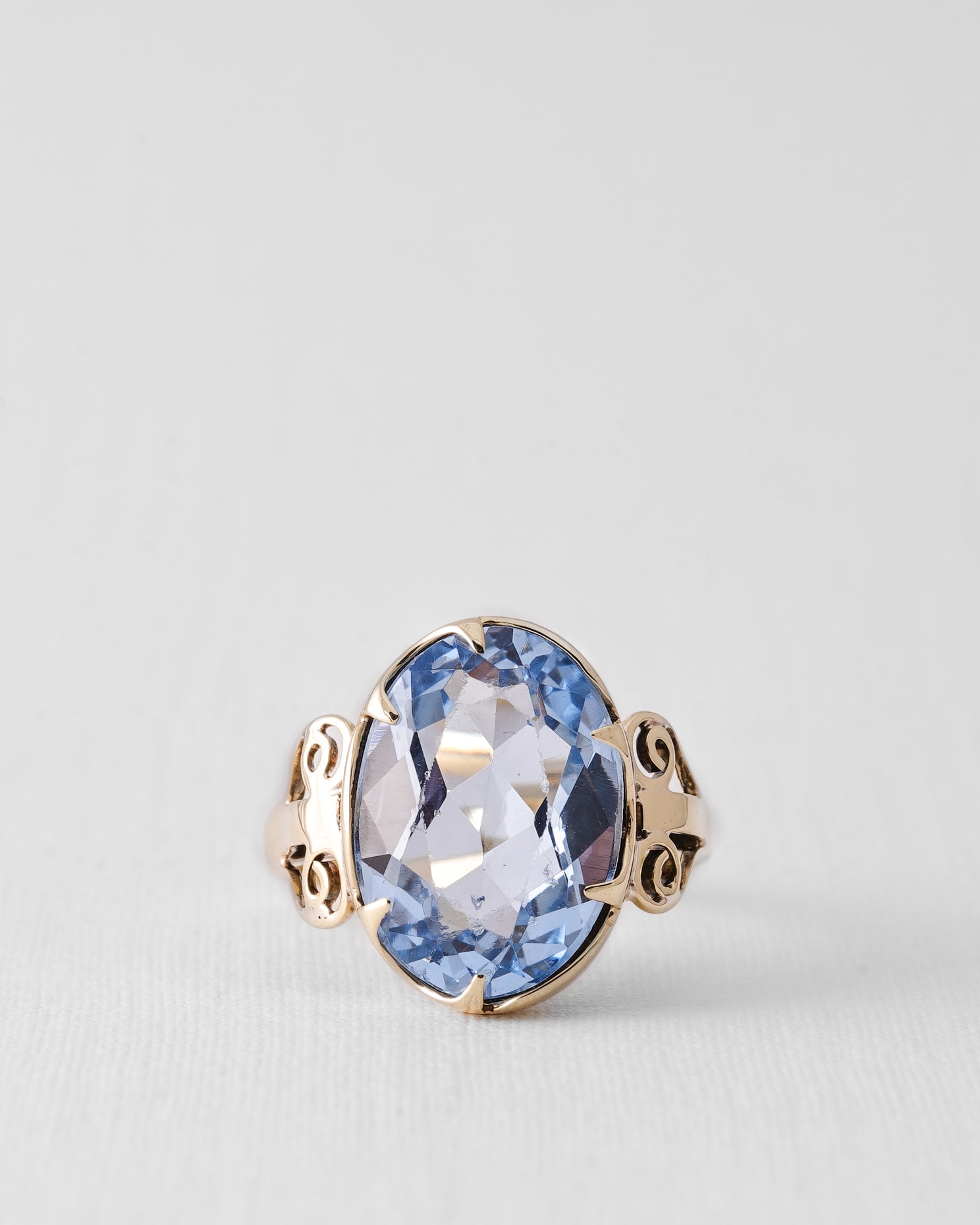 Aureli | 14K Blauwe Topaas Statement Ring