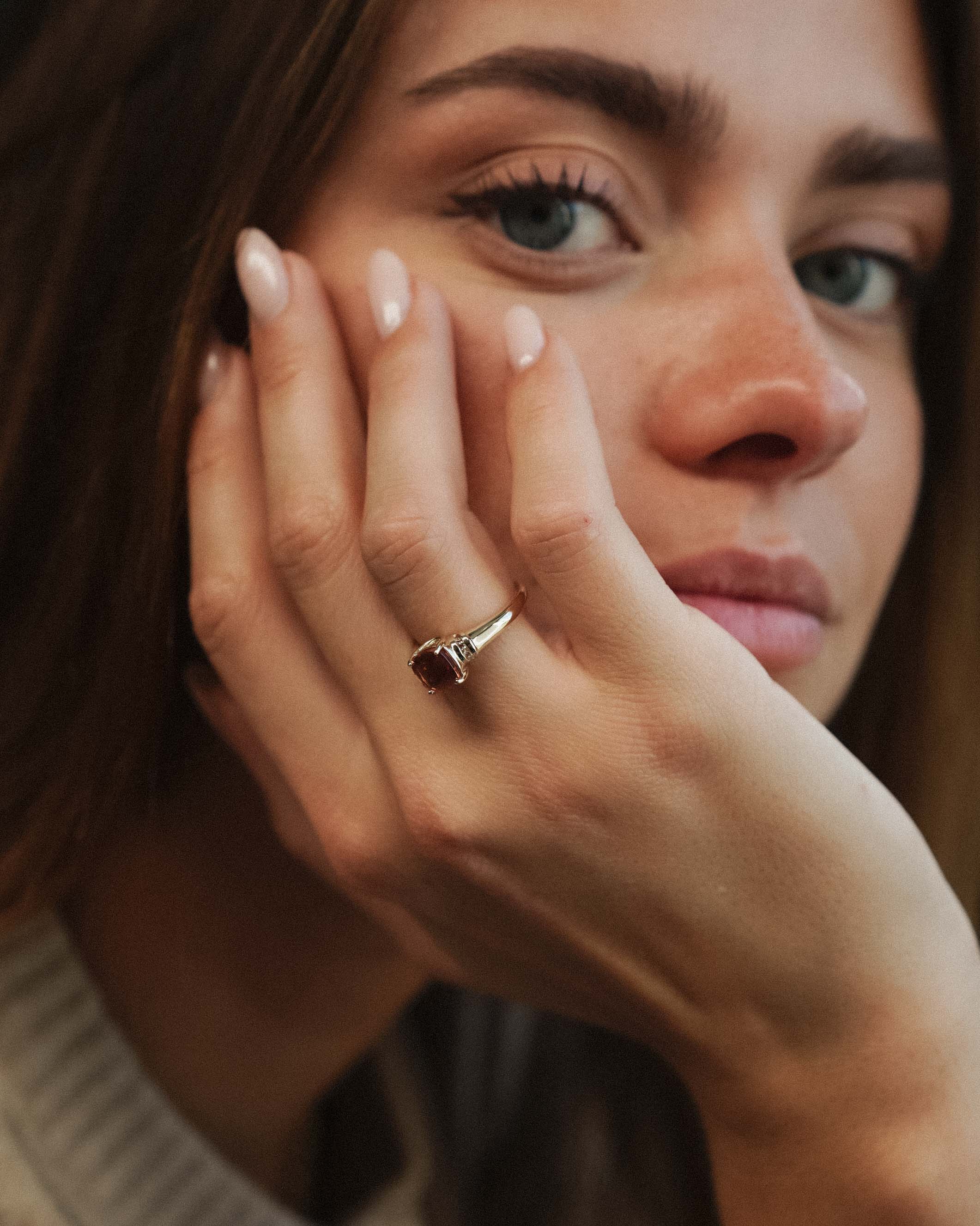 Elayne | Vintage Topaas Solitair & Witte Saffier Details Ring