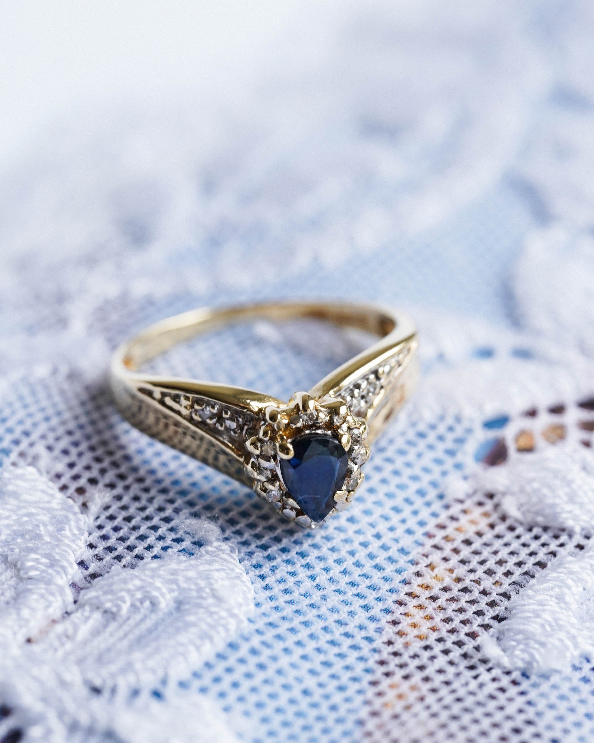 Evelina | Vintage Saffier Solitaire & Diamant Details Ring