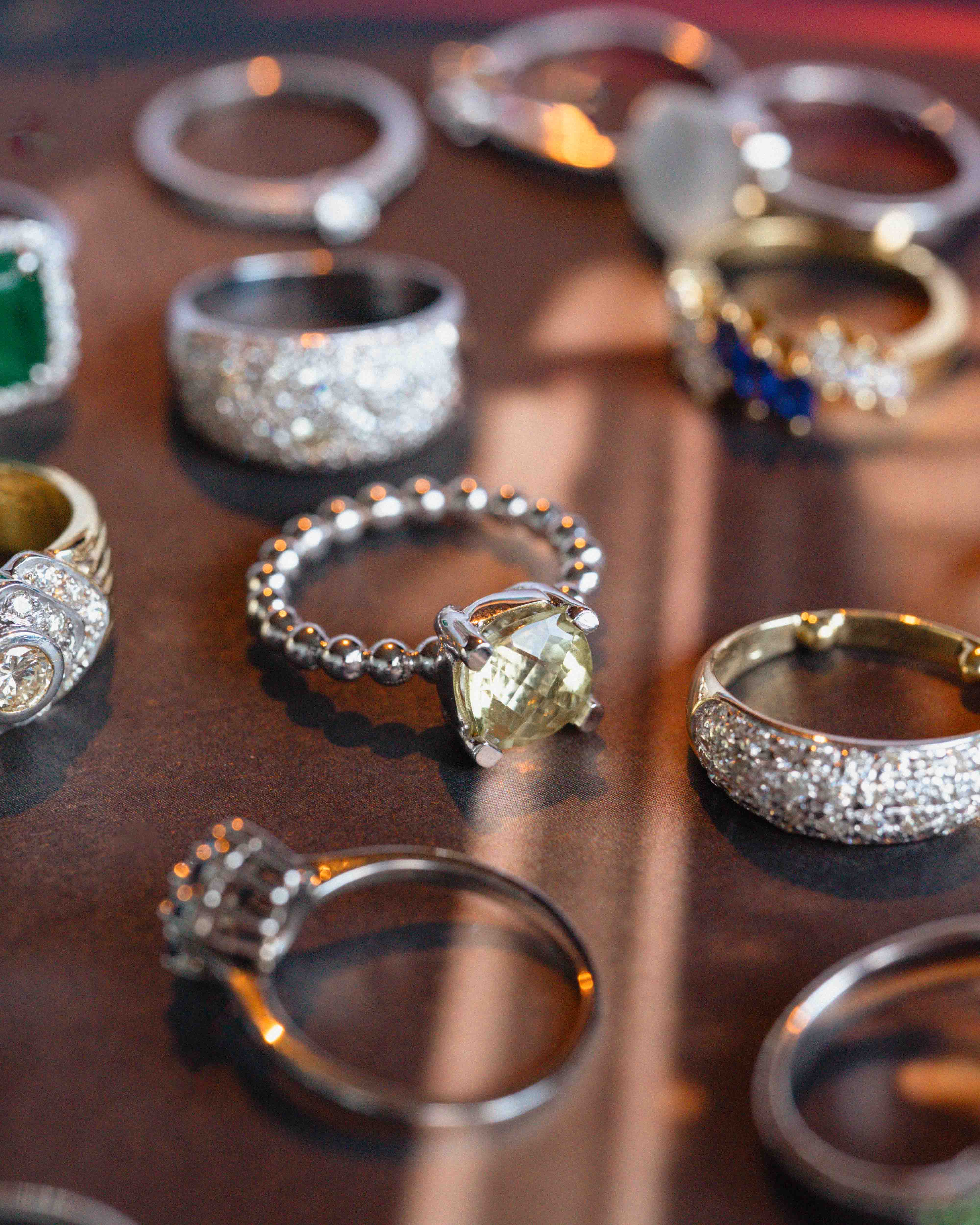 Amaris | 14K Witgoud & Citrien (4ct) Cushion Brilliant Cut Ring