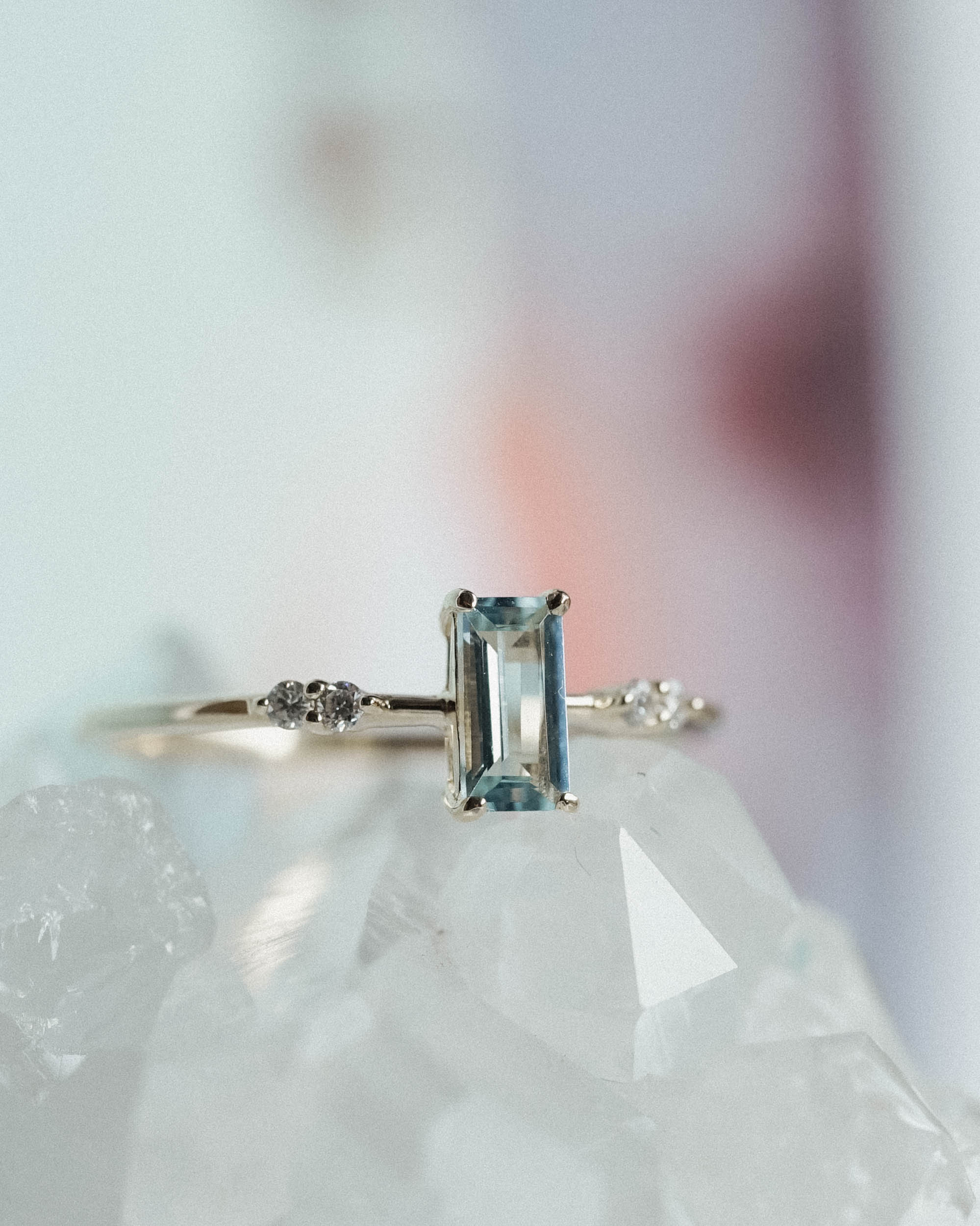 Novalie | 14K Aquamarijn Baguette Solitaire & Diamant Details Ring
