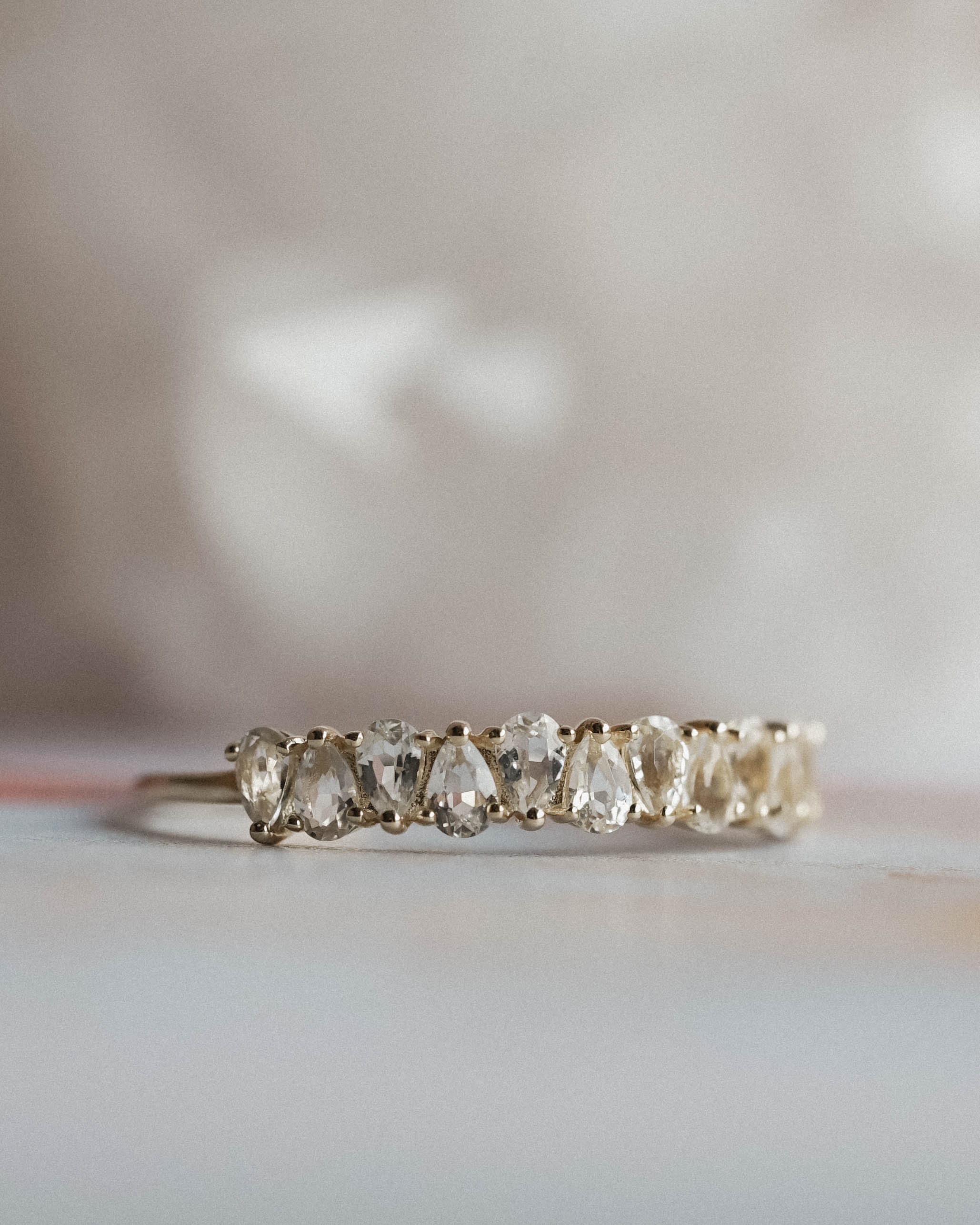 Eirene | 14K Witte Topaas Half Eternity Pear Cut Ring