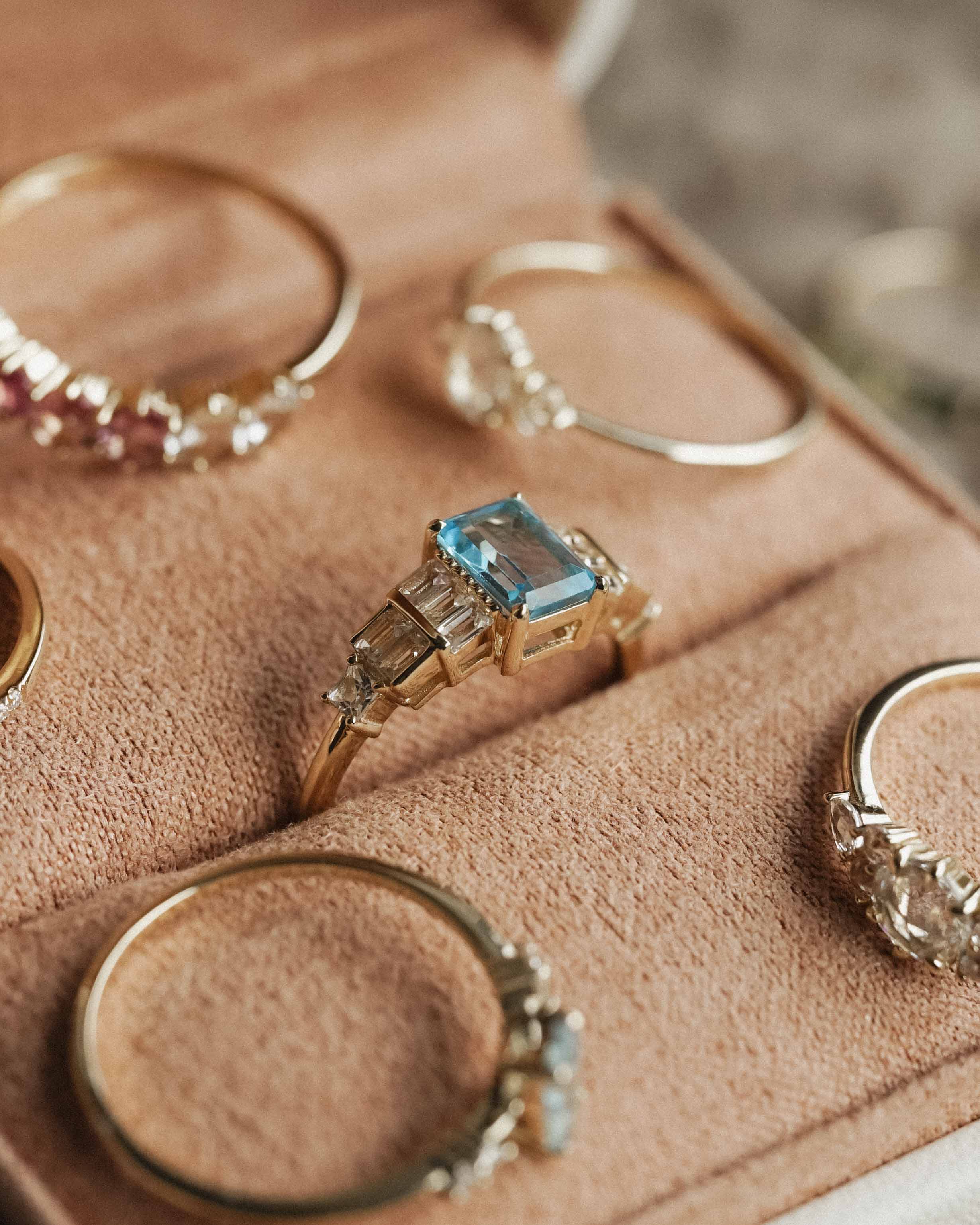 Corvina | 14K Blauwe Topaas & Witte Saffier Statement Ring