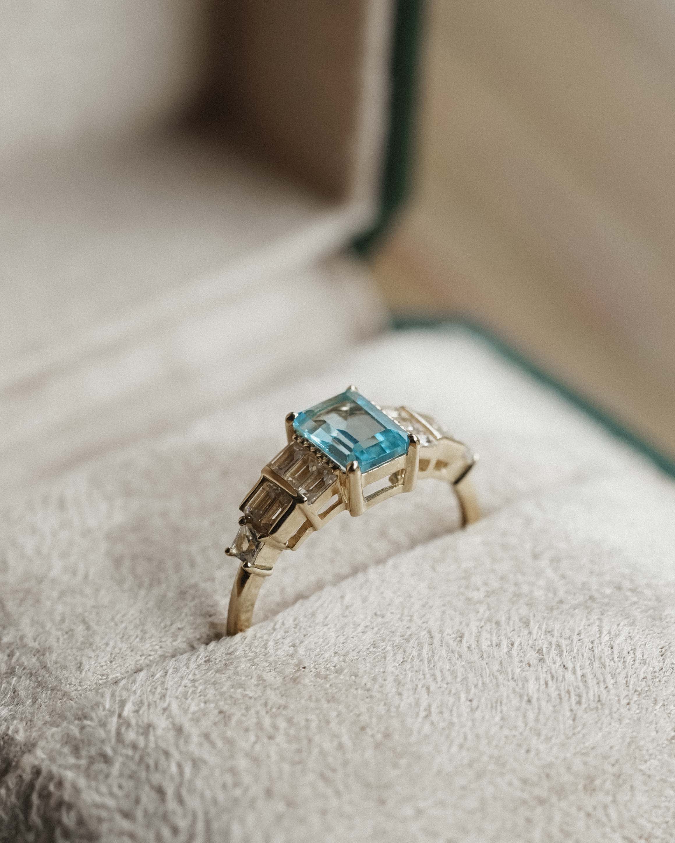 Corvina | 14K Blauwe Topaas & Witte Saffier Statement Ring