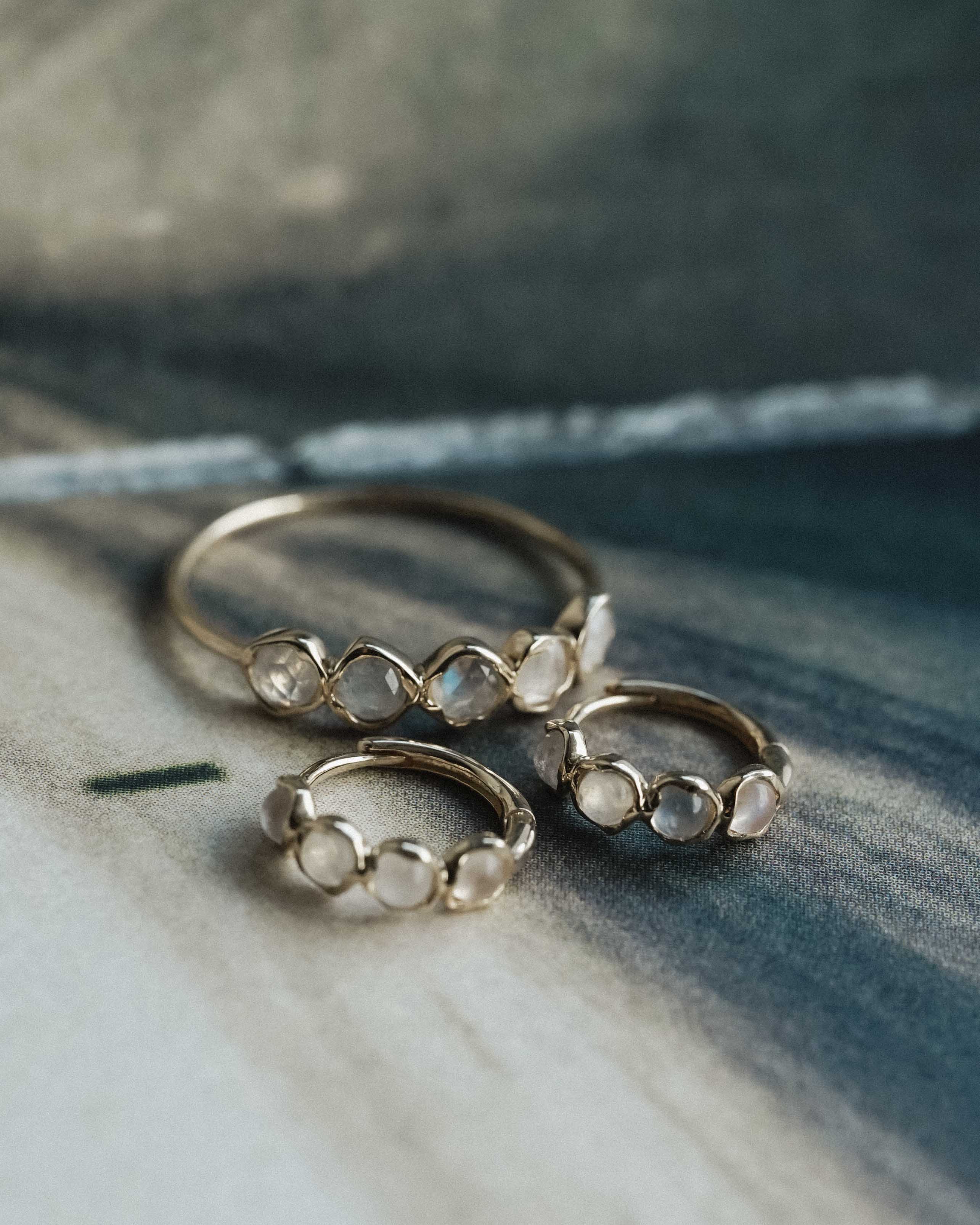 Nerea | 14K Maansteen Half Eternity Ring