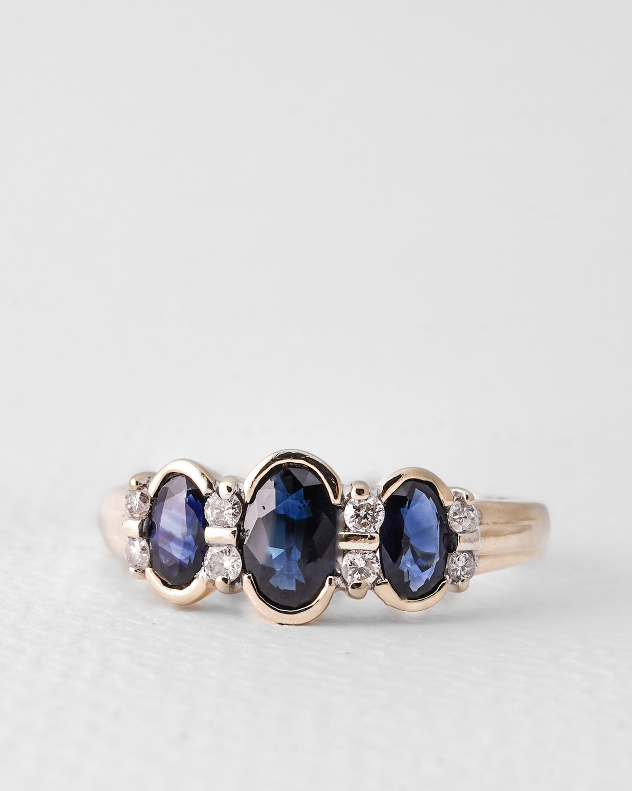 Agatha | Vintage Saffier & Diamant Driesteen Ring