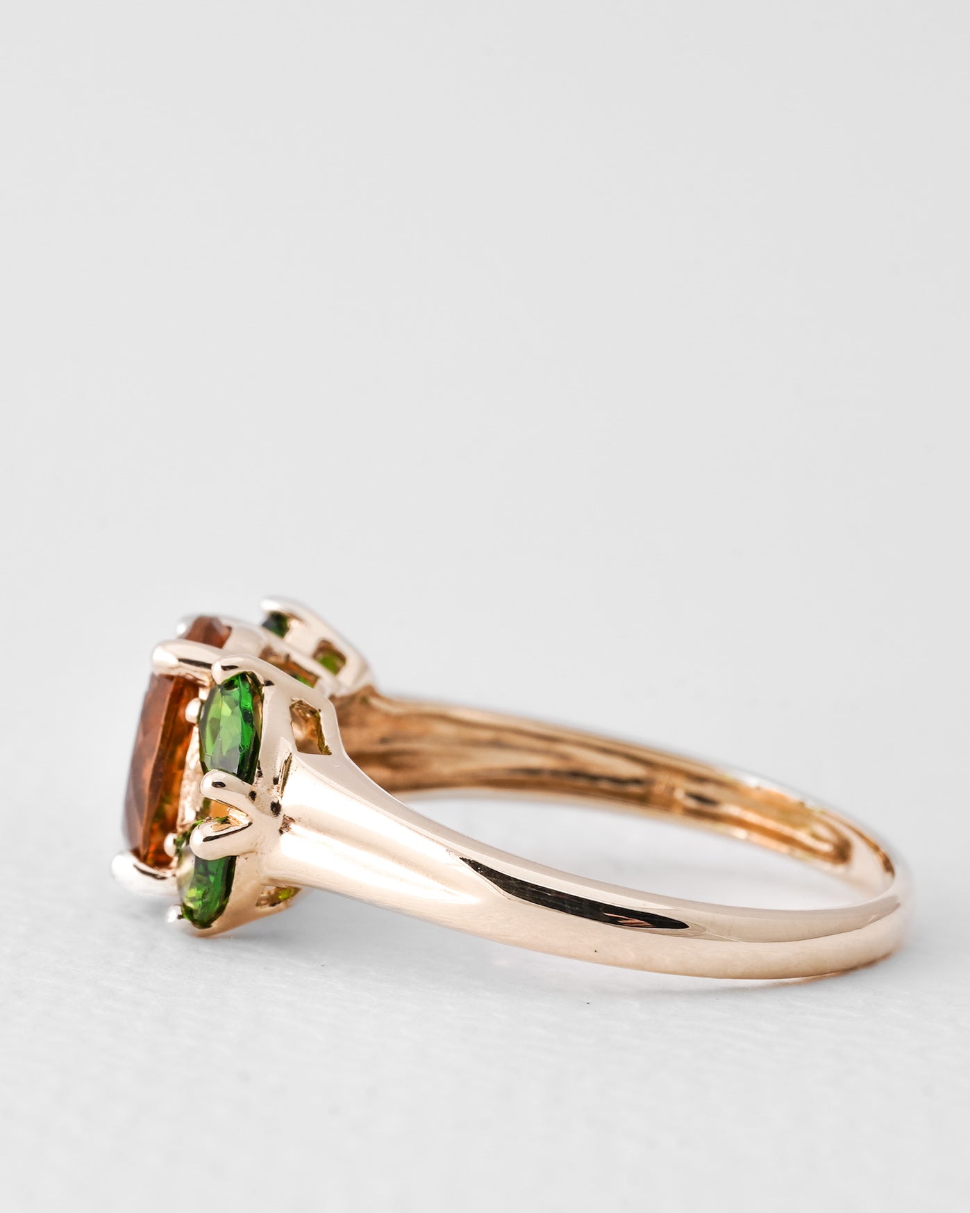 Elena | Vintage Citrien Solitaire & Diopsiet Details Ring