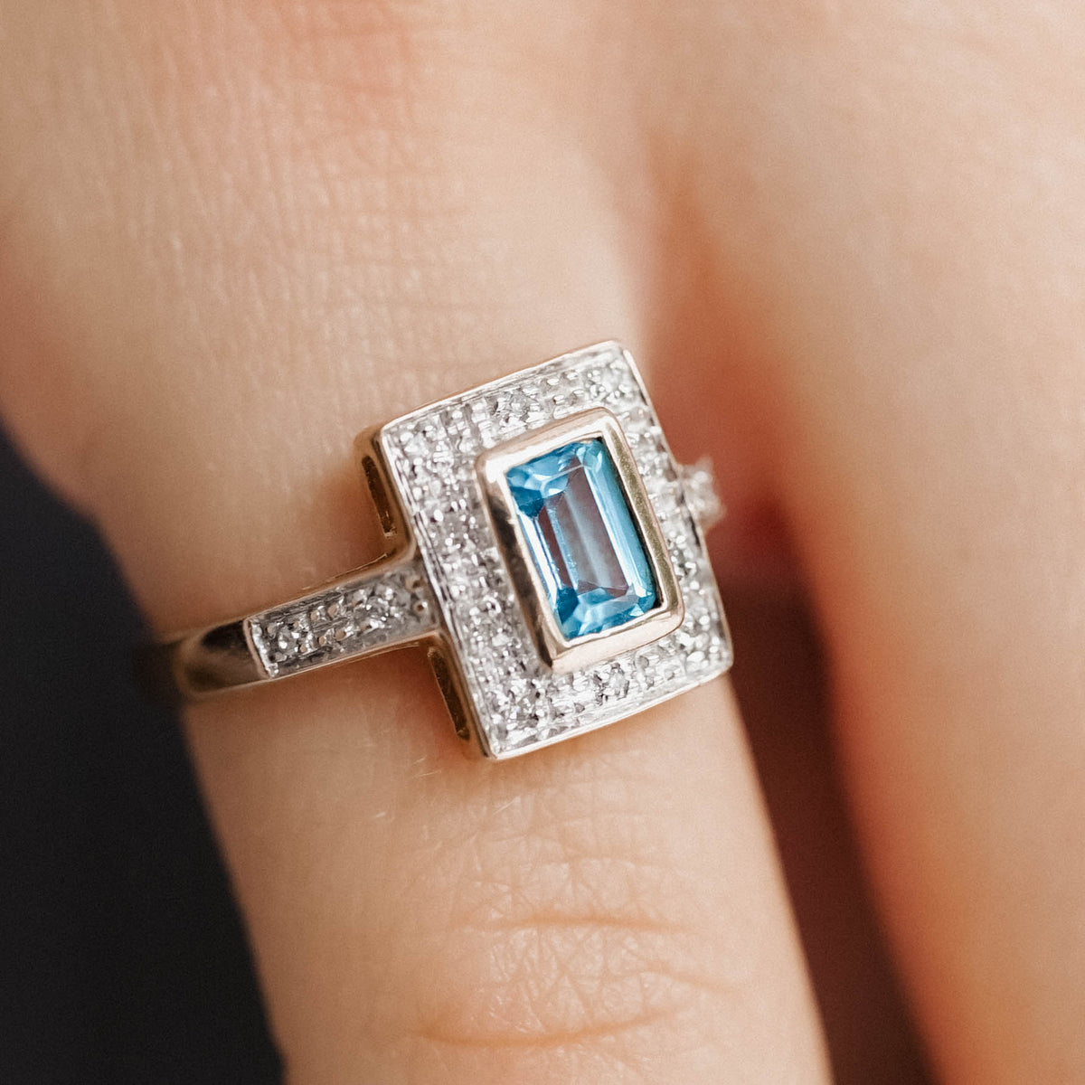 Evelianne | Vintage Topaas & Diamant Halo Ring