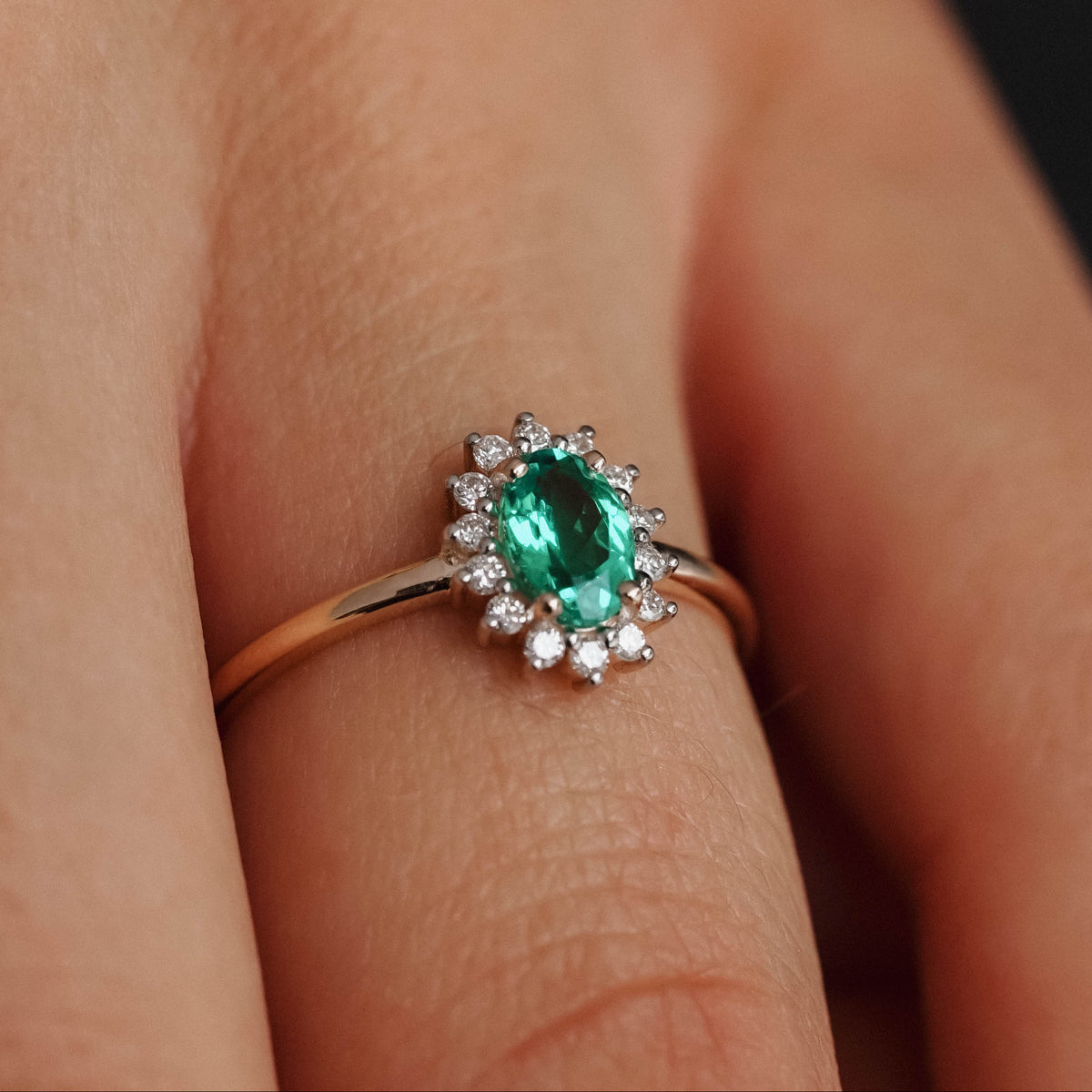 Holly | Columbiaans Smaragd & Diamant Ring - Menina Amsterdam