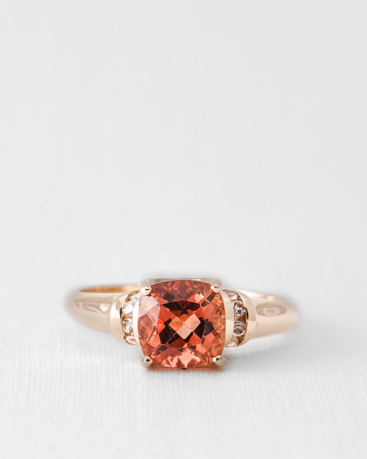 Elayne | Vintage Topaas Solitair & Witte Saffier Details Ring