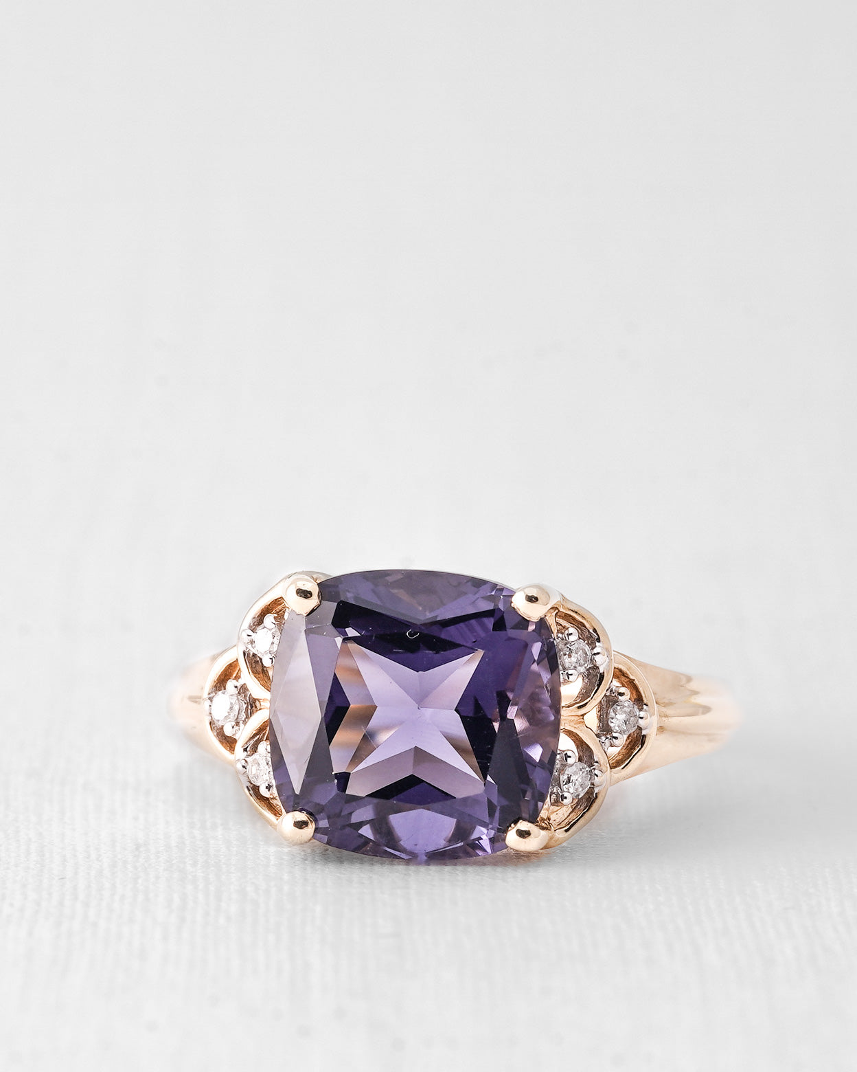 Orielle | Vintage Ioliet Solitaire & Diamant Details Ring