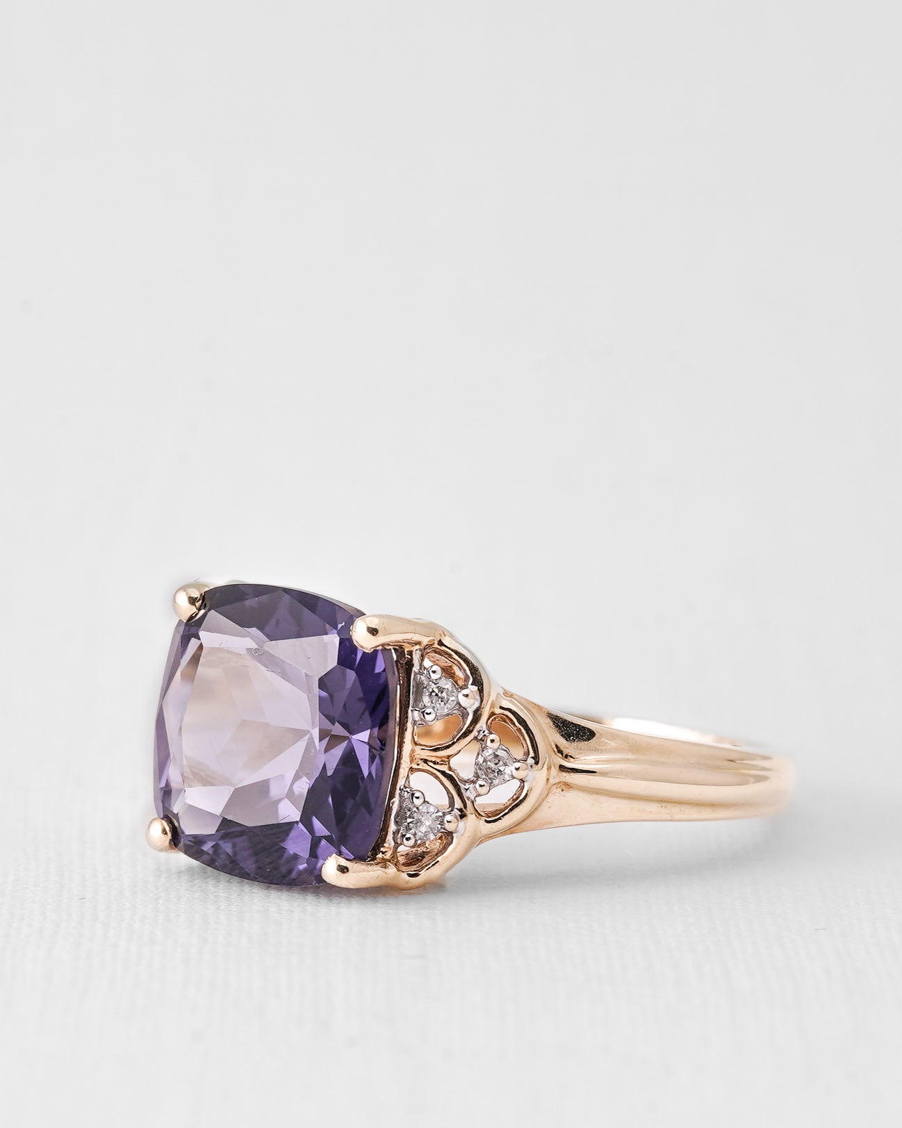 Orielle | Vintage Ioliet Solitaire & Diamant Details Ring