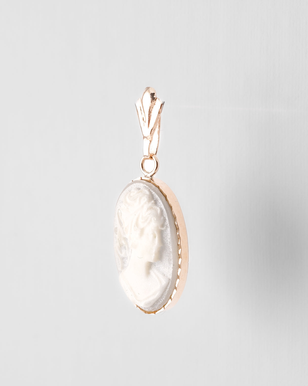 Clarissa | Vintage Cameo Hanger