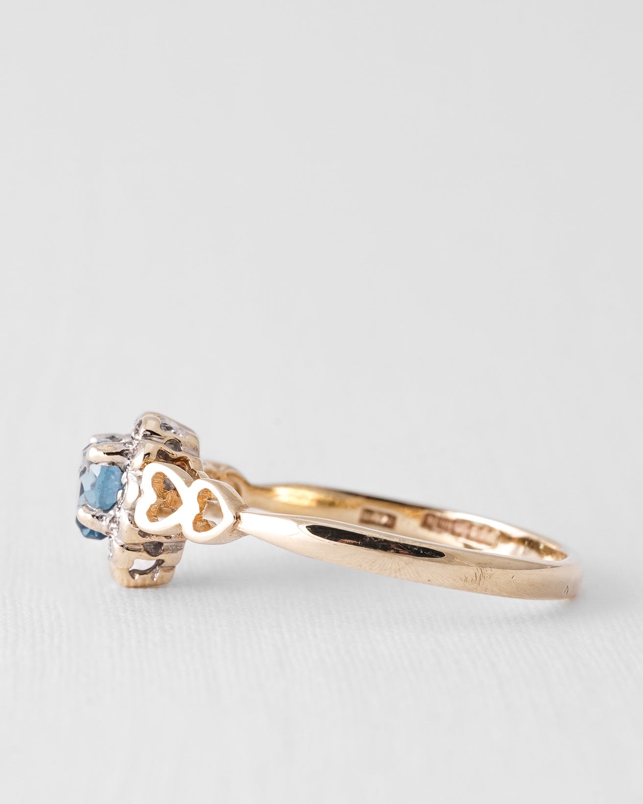 Mathilde | Vintage Blauwe Topaas & Diamant Halo Ring