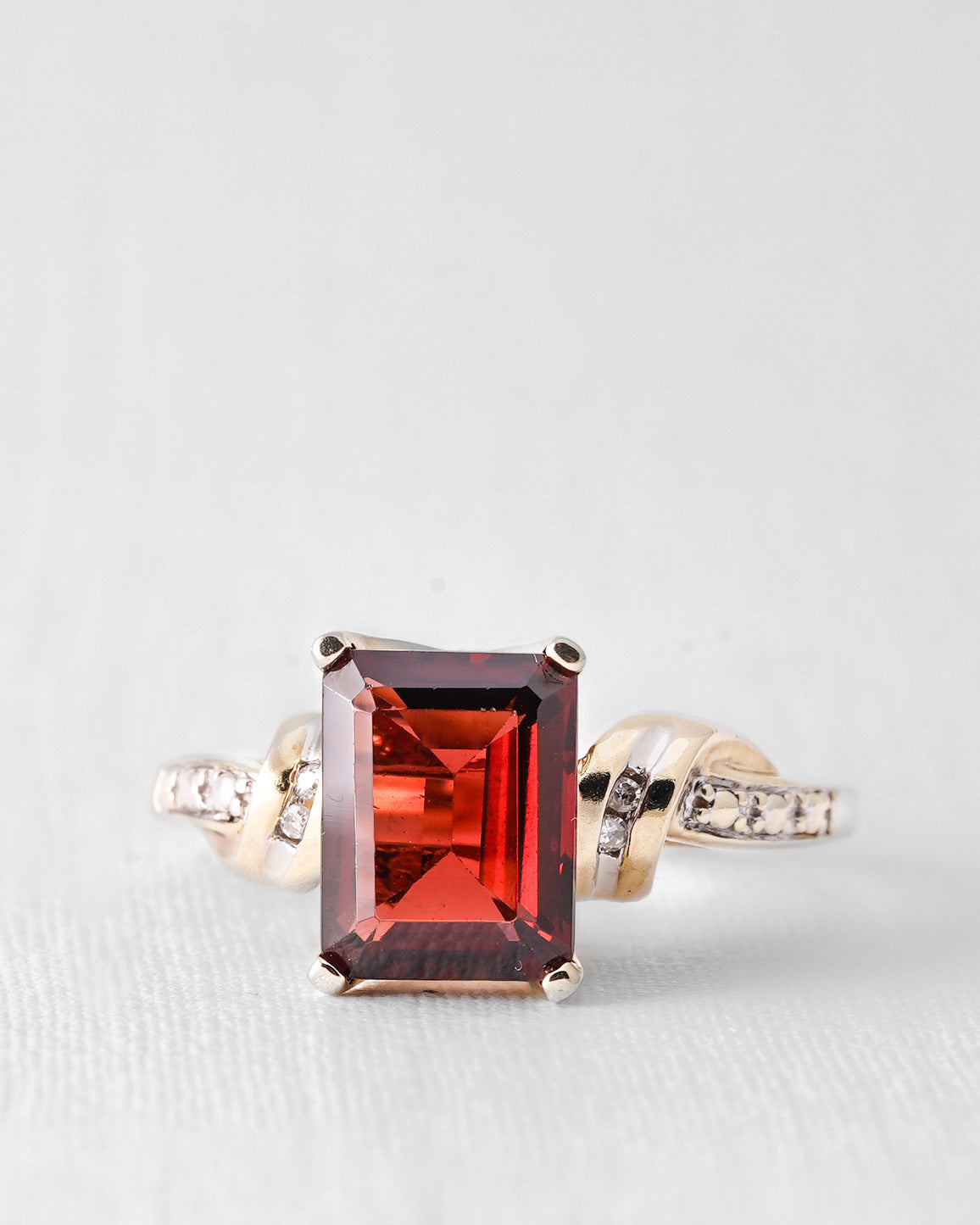 Varelia | Vintage Granaat & Diamant Solitair Ring