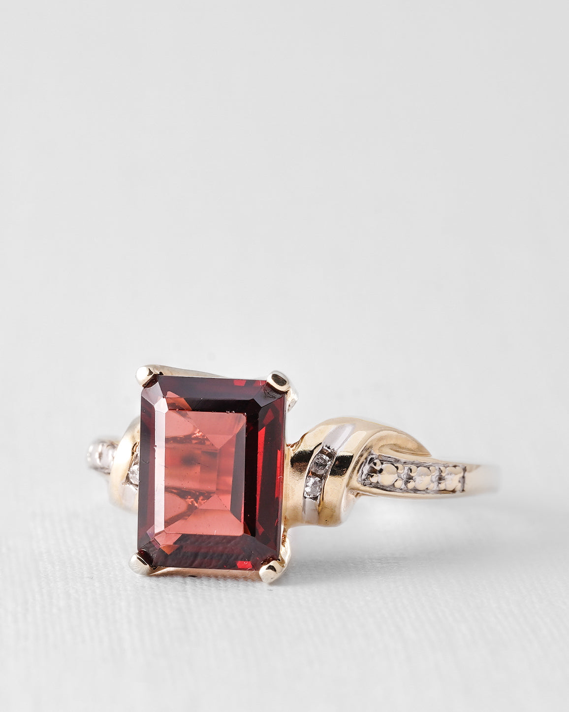 Varelia | Vintage Granaat & Diamant Solitair Ring