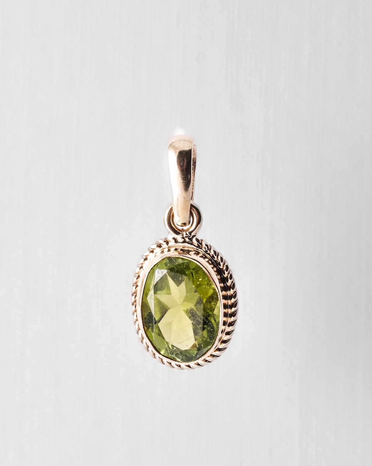 Liva | Vintage Peridoot Hanger