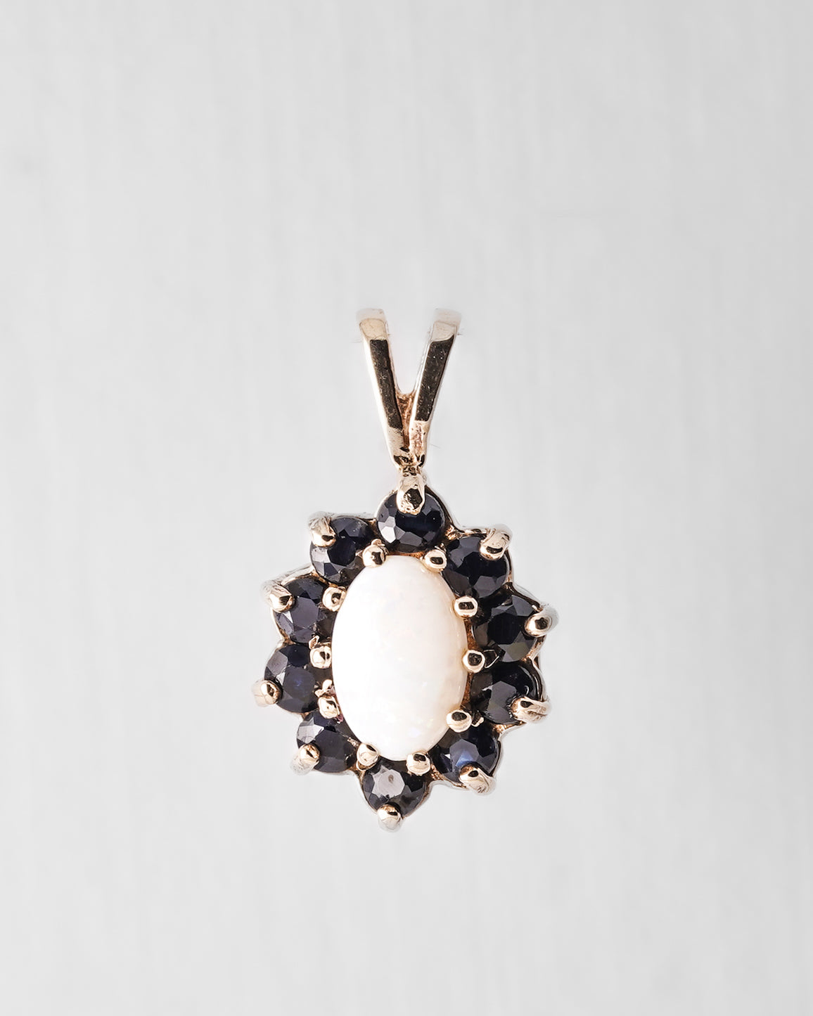 Nikkie | Vintage Opaal & Saffier Hanger