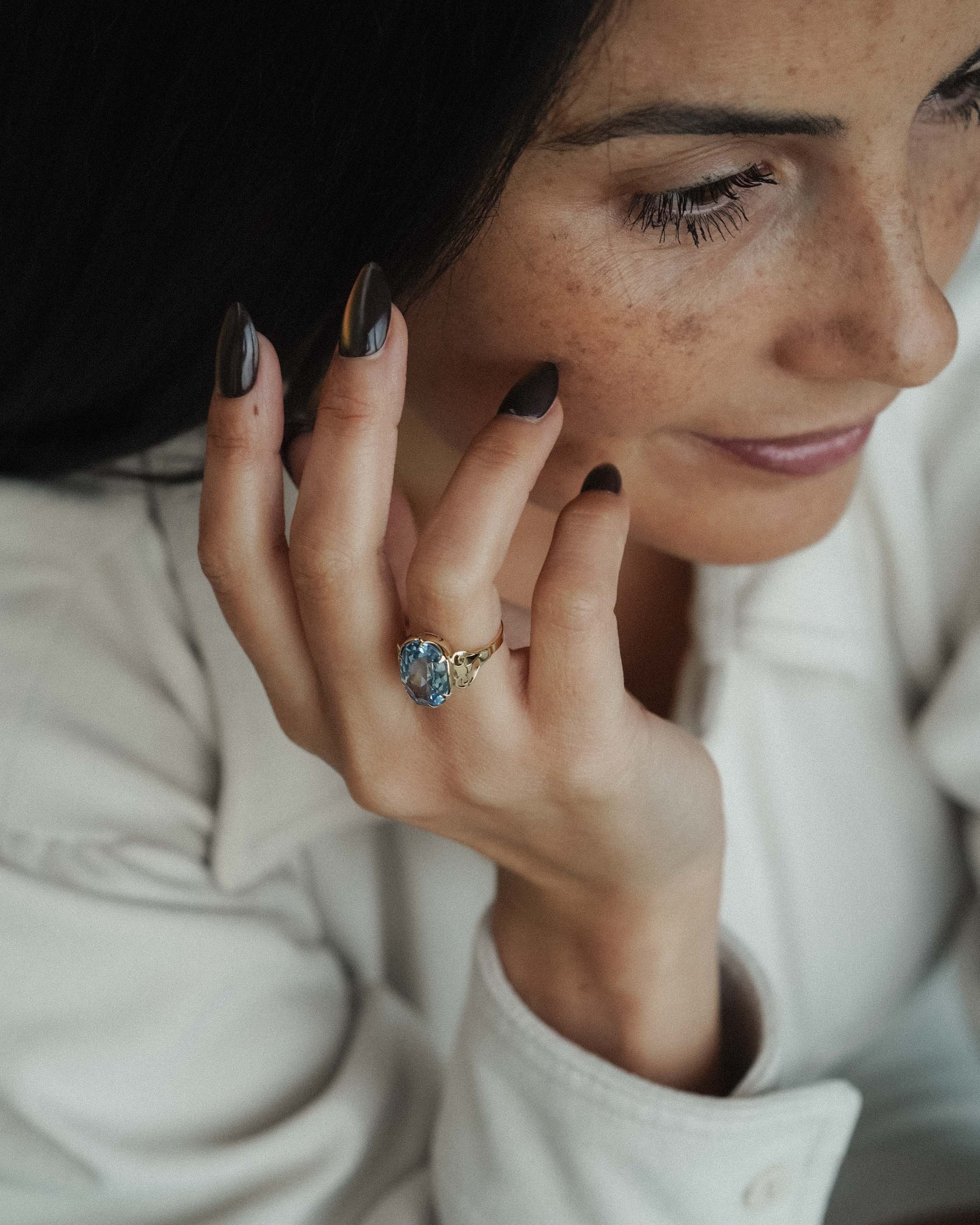 Aureli | 14K Blauwe Topaas Statement Ring