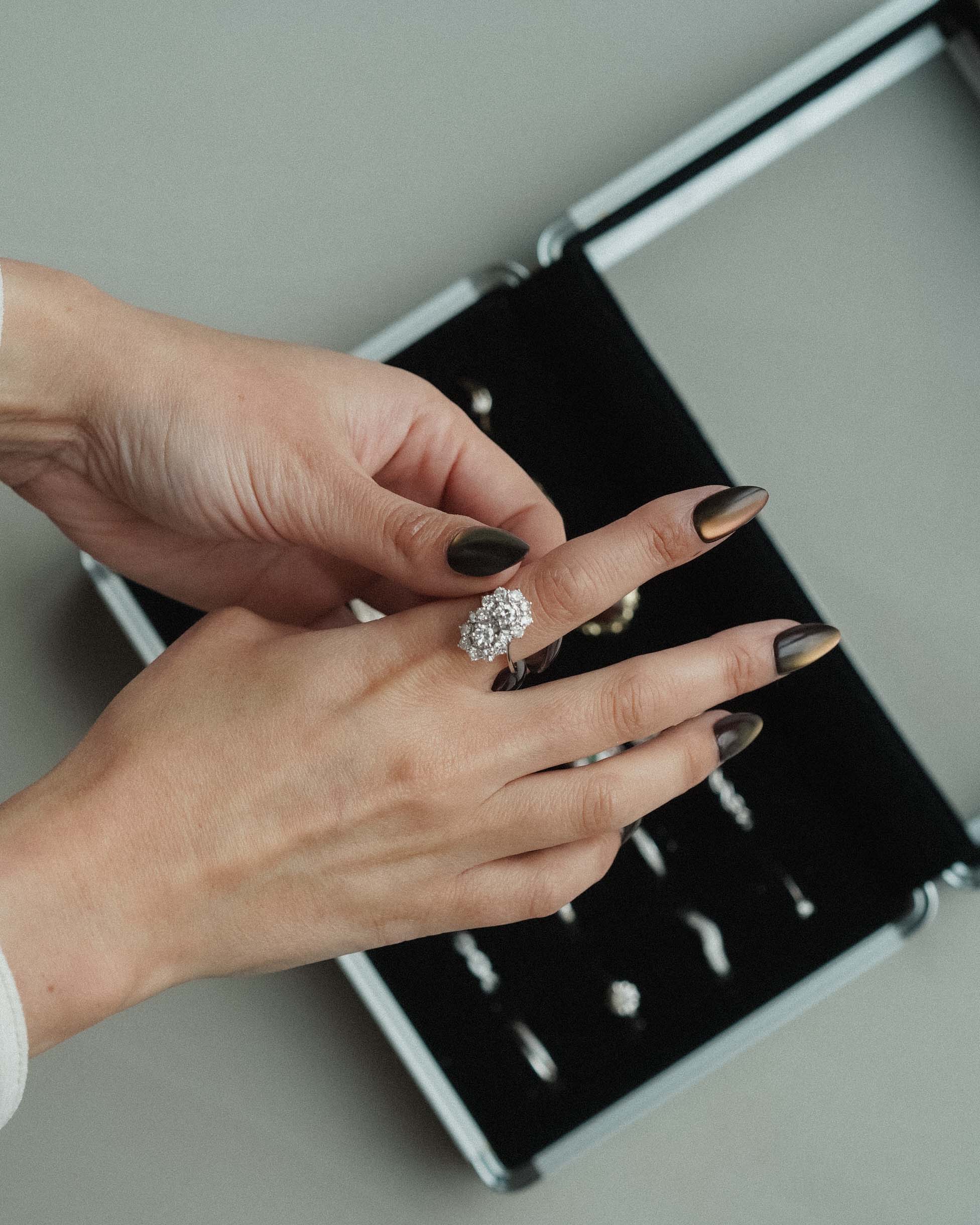 Elani | 18K Witgoud Briljant (1.85ct) Cluster Ring