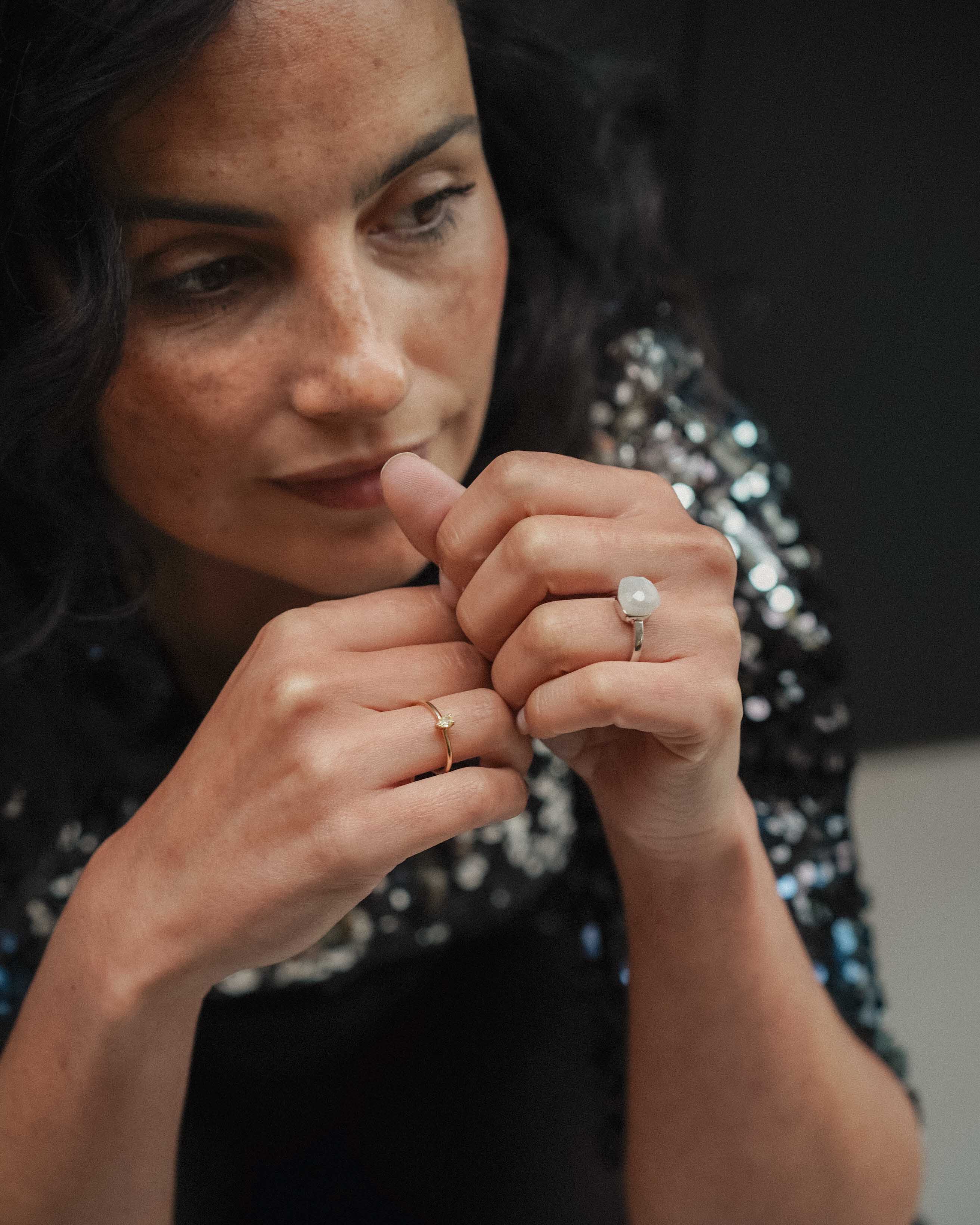 Liora | 14K Witgoud & Maansteen (6ct) Cushion Cut Ring