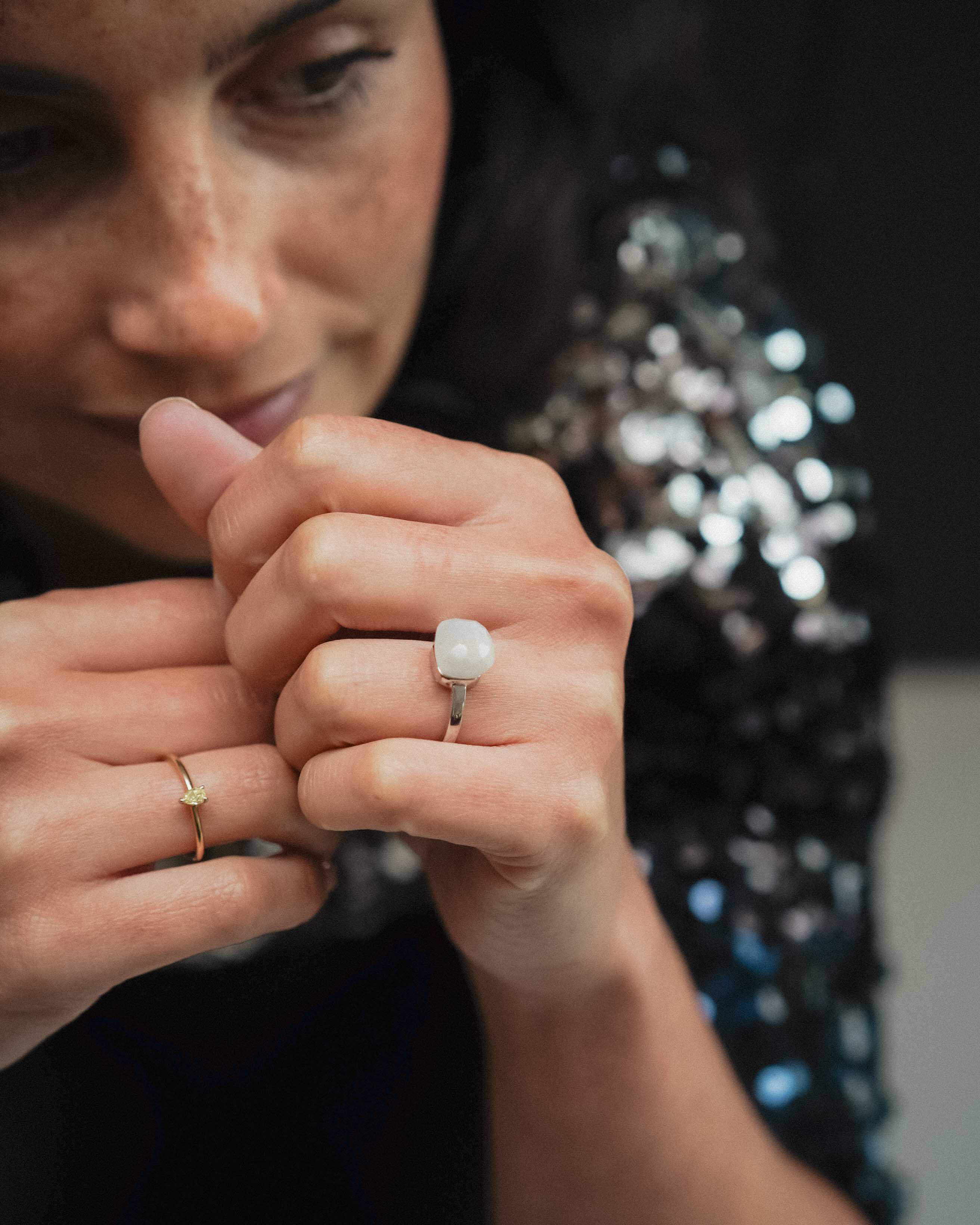 Liora | 14K Witgoud & Maansteen (6ct) Cushion Cut Ring