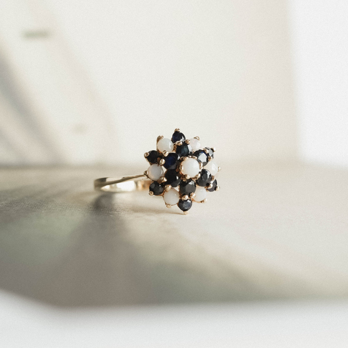 Florine| Vintage Opaal en Saffier ring - Menina Amsterdam