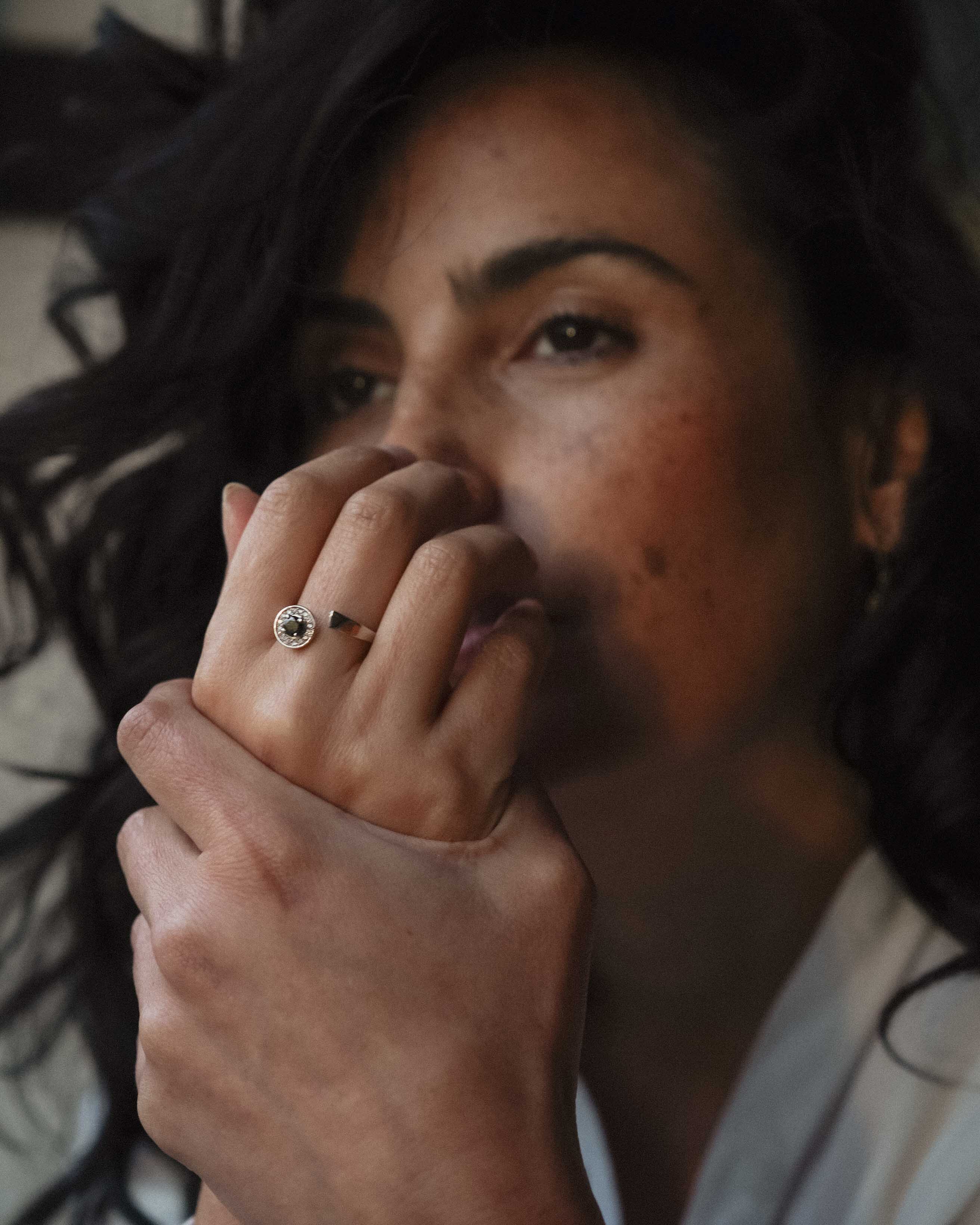 Zaralien | 14K Wit Goud Briljant (0.55ct) & Saffier Ring