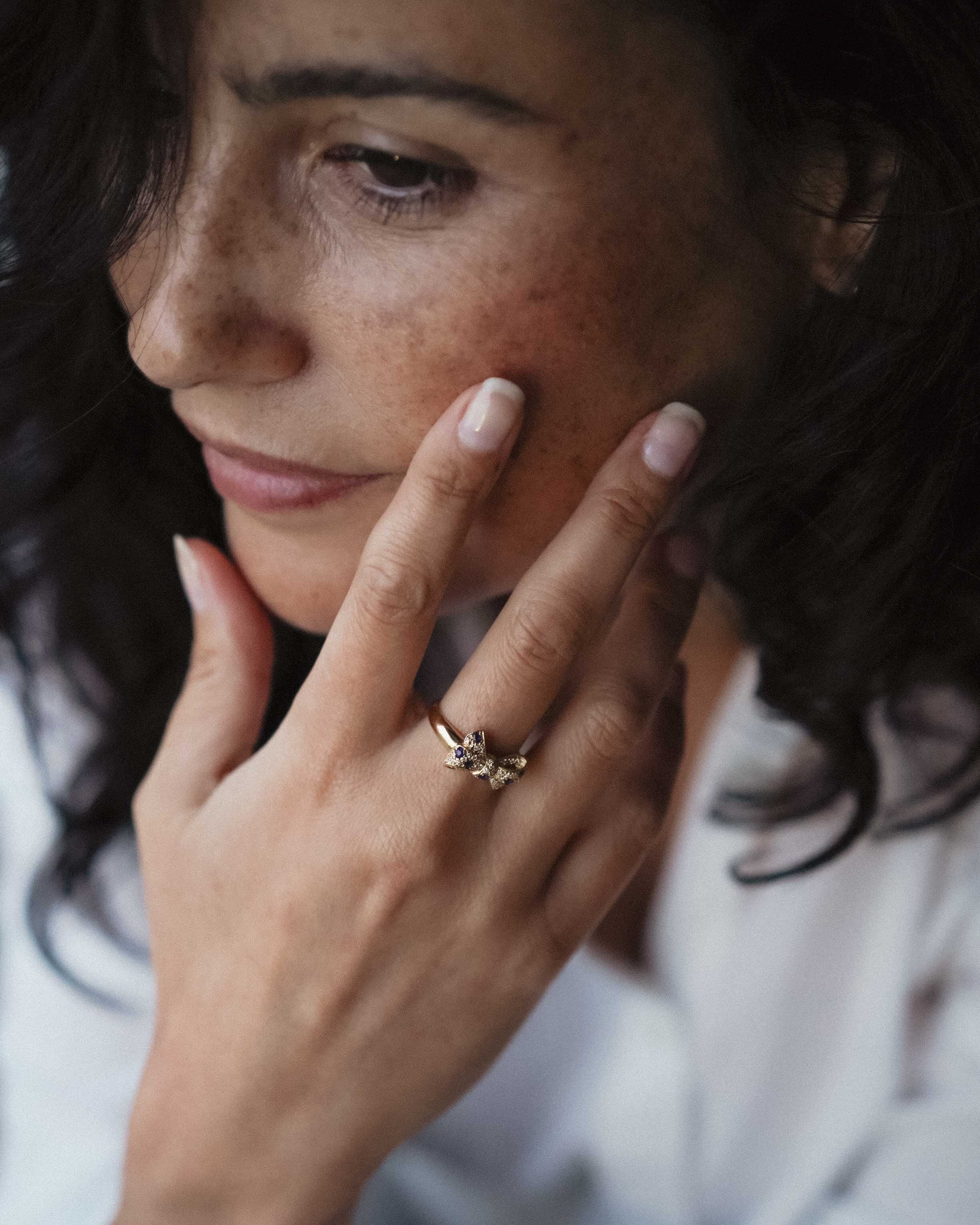 Suprisa | 14K Geel Goud Briljant (0.34ct) & Saffier Strik Ring