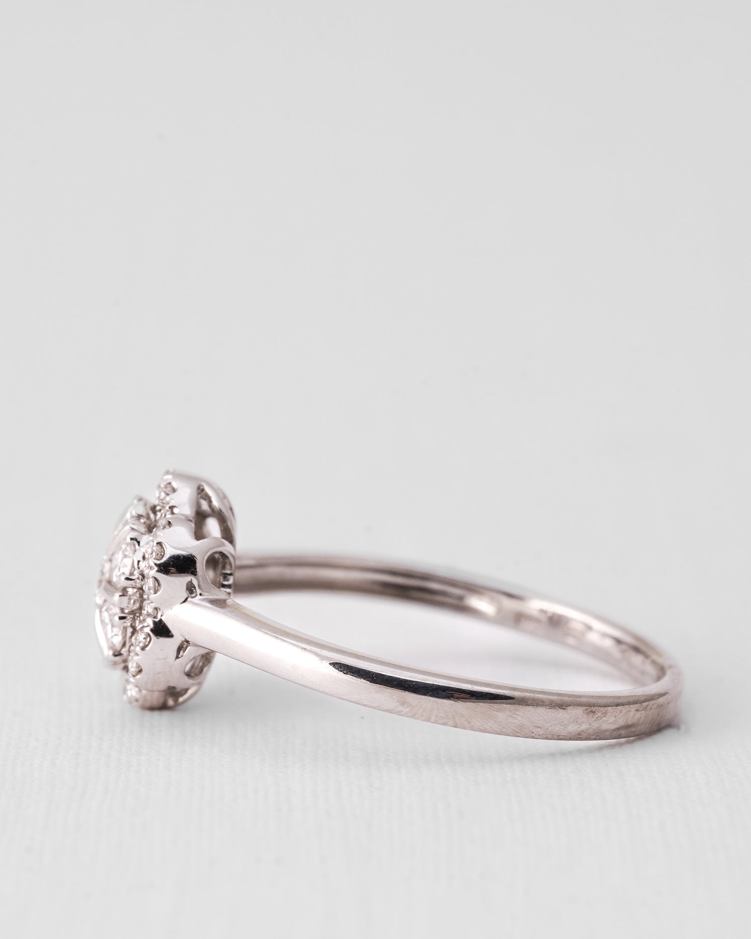 Clarina | 14K Witgoud & Diamant Brilliant (0.2ct) Cut Ring