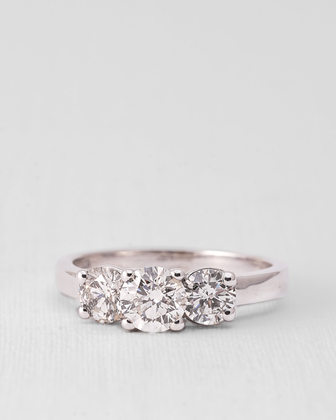 Yarina | 18K Witgoud & Diamant (3.3ct) Brilliant Cut Ring