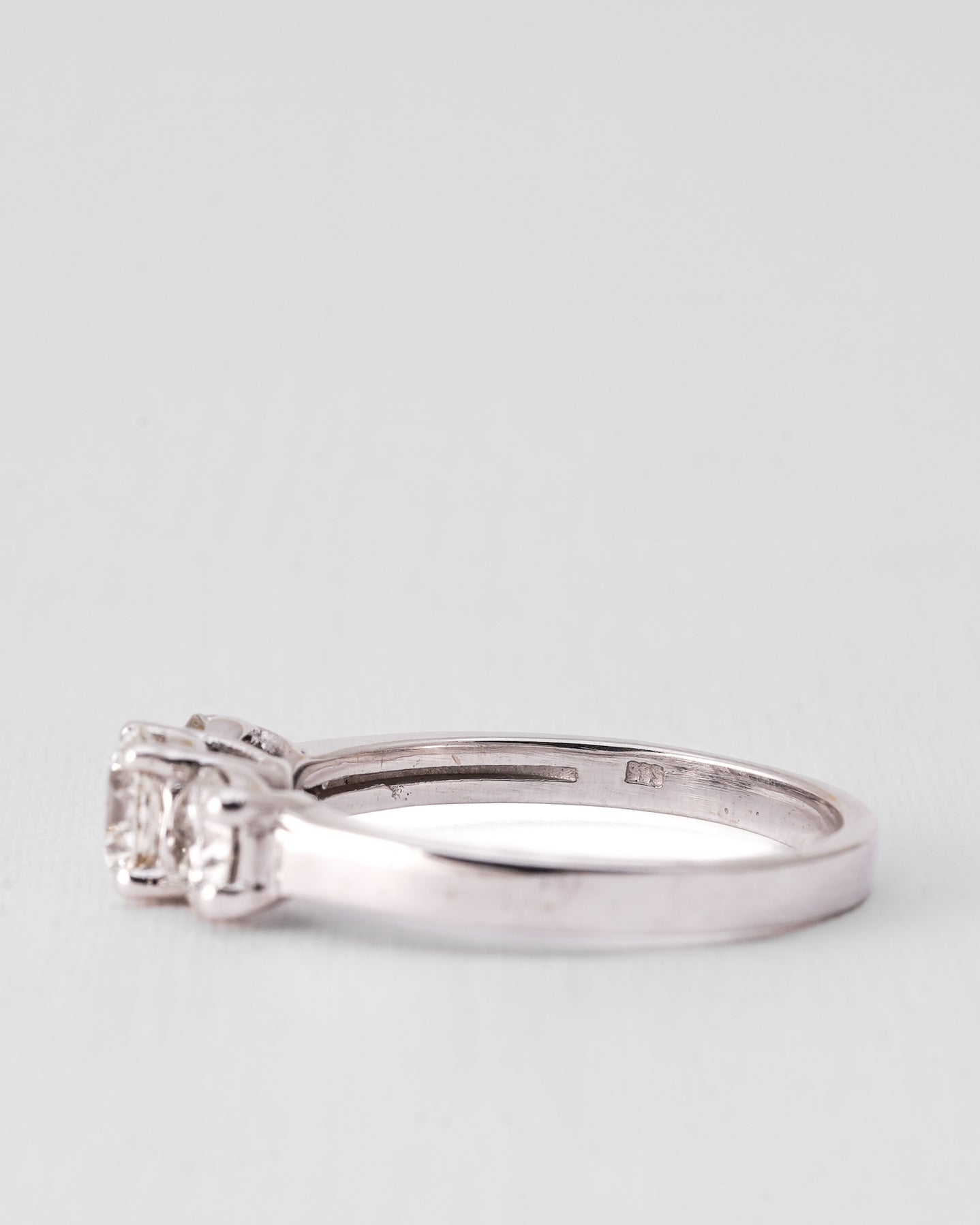 Yarina | 18K Witgoud & Diamant (3.3ct) Brilliant Cut Ring