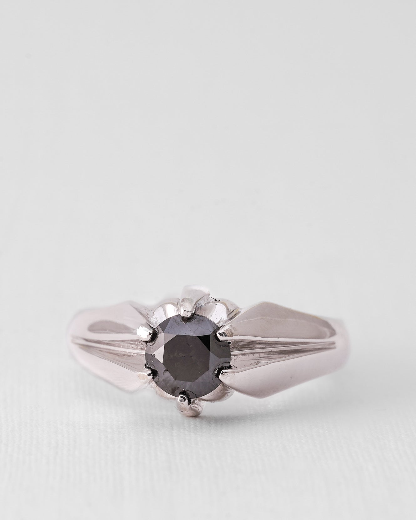 Danika | 14K Witgoud & Zwarte Diamant (0.87ct) Brilliant Cut Ring