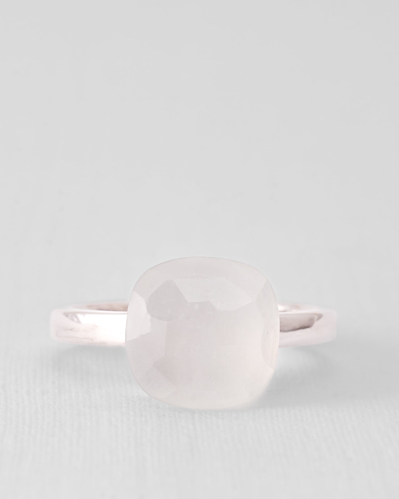 Liora | 14K Witgoud & Maansteen (6ct) Cushion Cut Ring